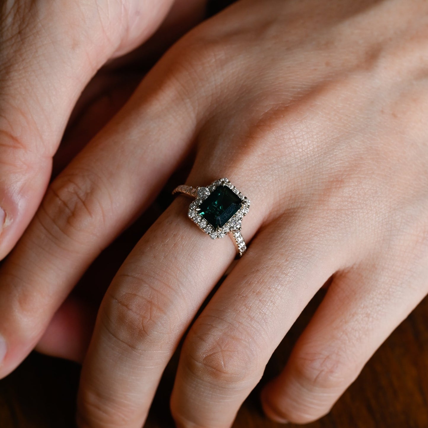 emerald-wedding-ring-vintage-style-engagement-ring