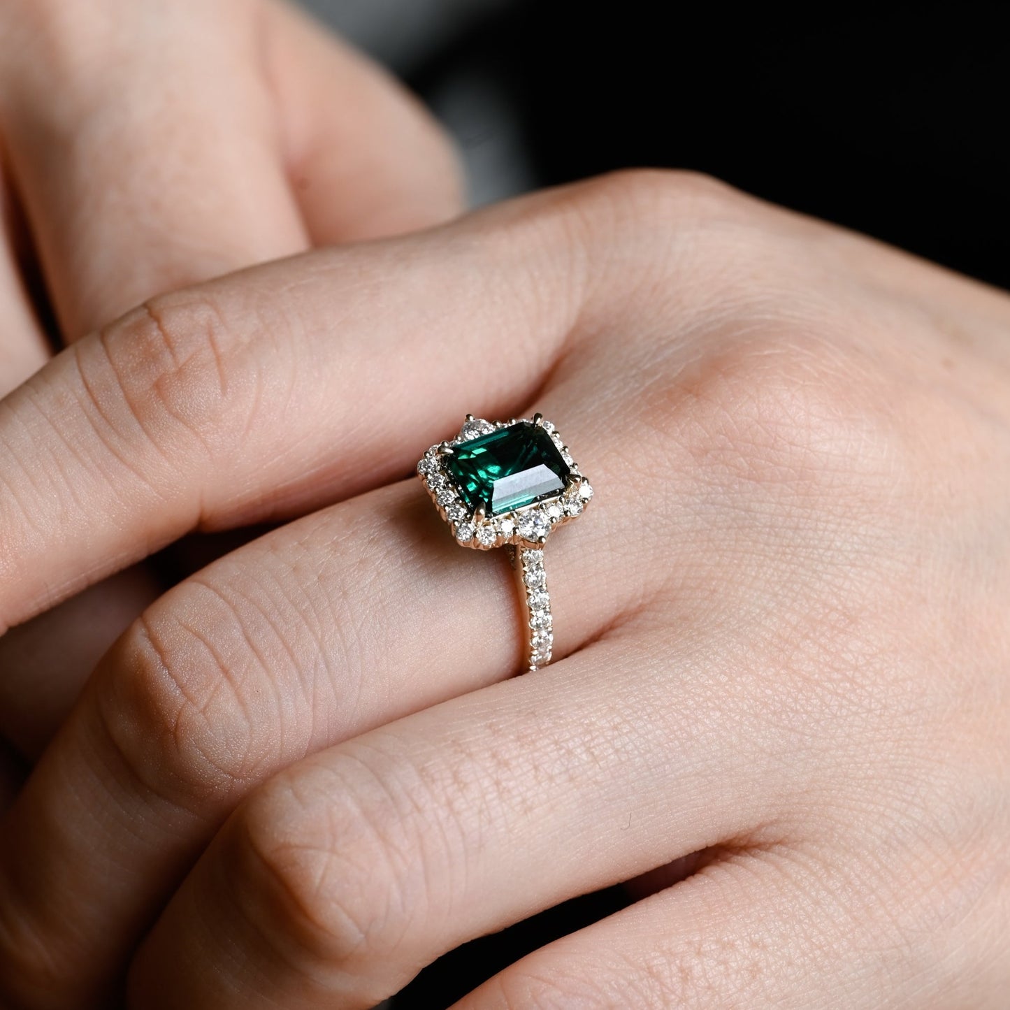 emerald-wedding-ring-vintage-style-engagement-ring