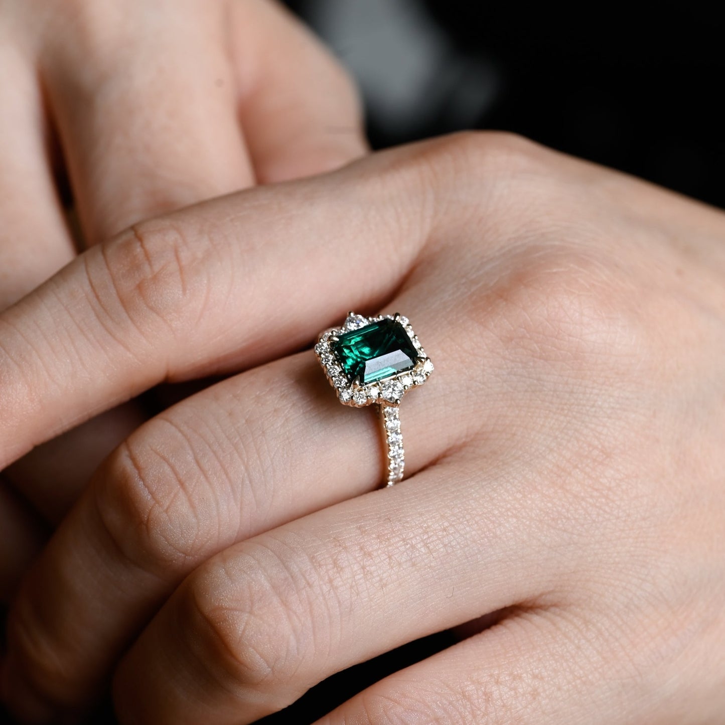 emerald-wedding-ring-vintage-style-engagement-ring