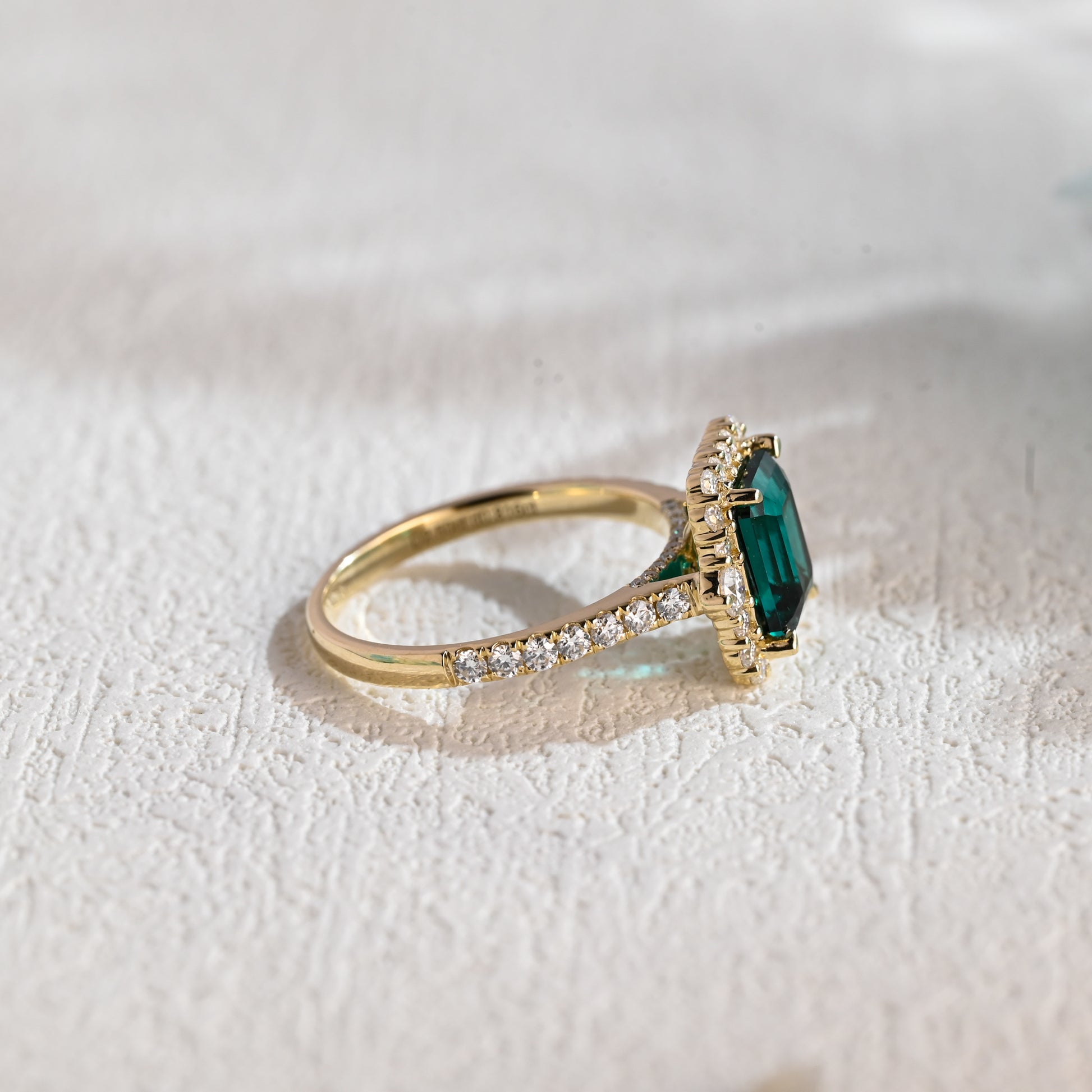 emerald-wedding-ring-vintage-style-engagement-ring