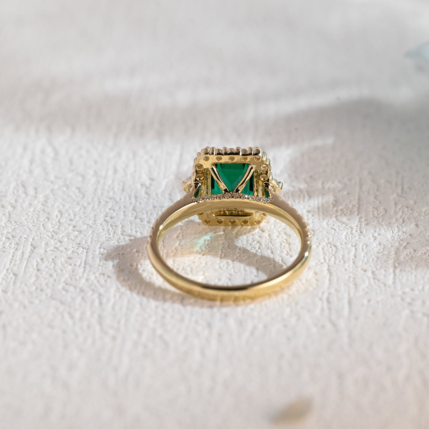 emerald-wedding-ring-vintage-style-engagement-ring