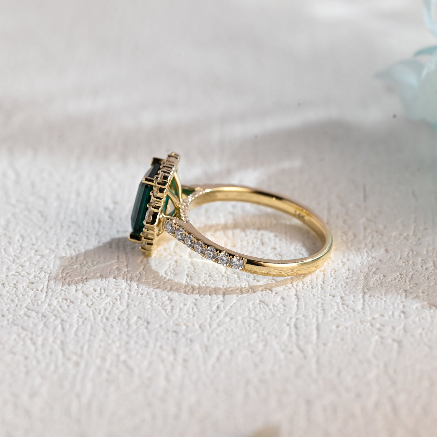 emerald-wedding-ring-vintage-style-engagement-ring