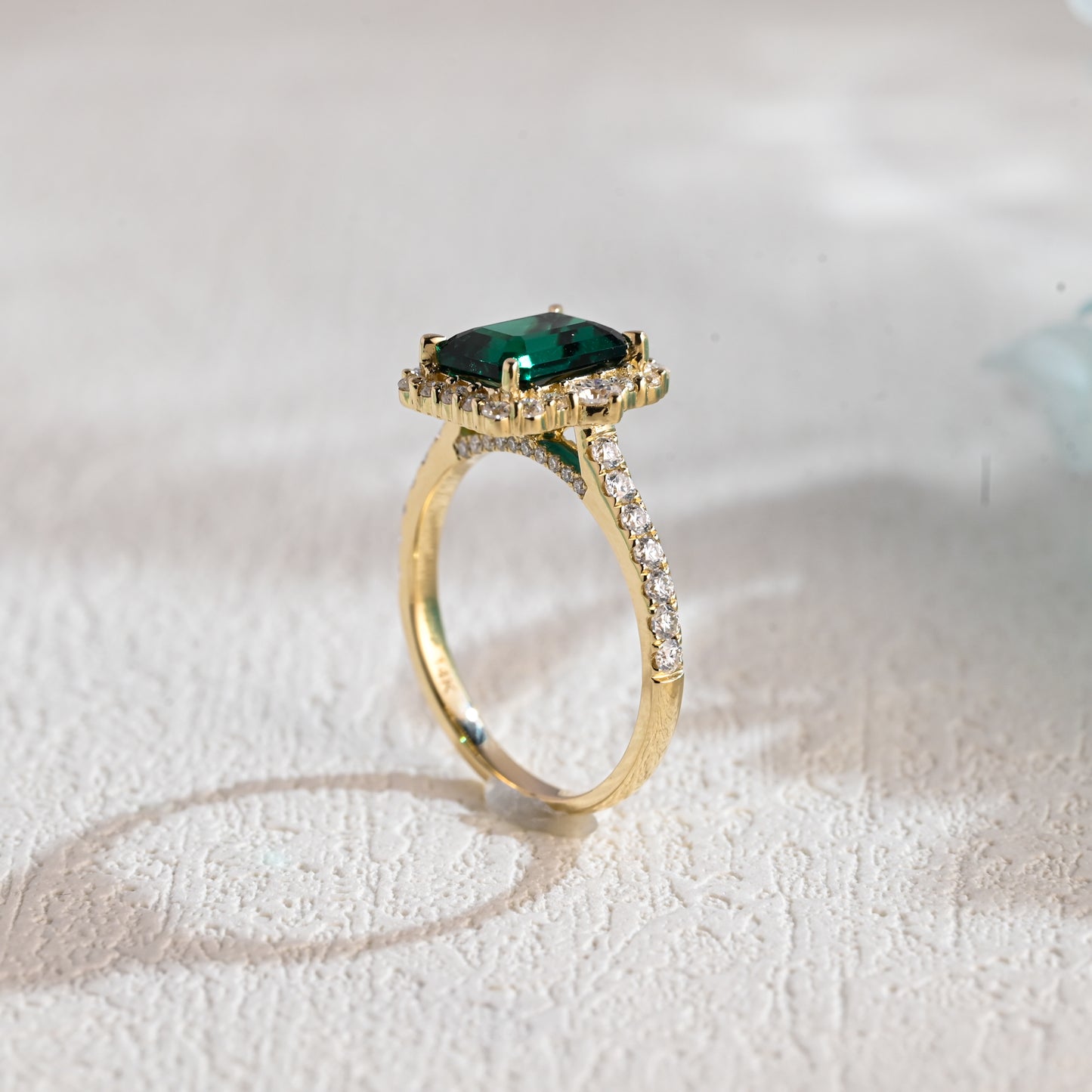 emerald-wedding-ring-vintage-style-engagement-ring