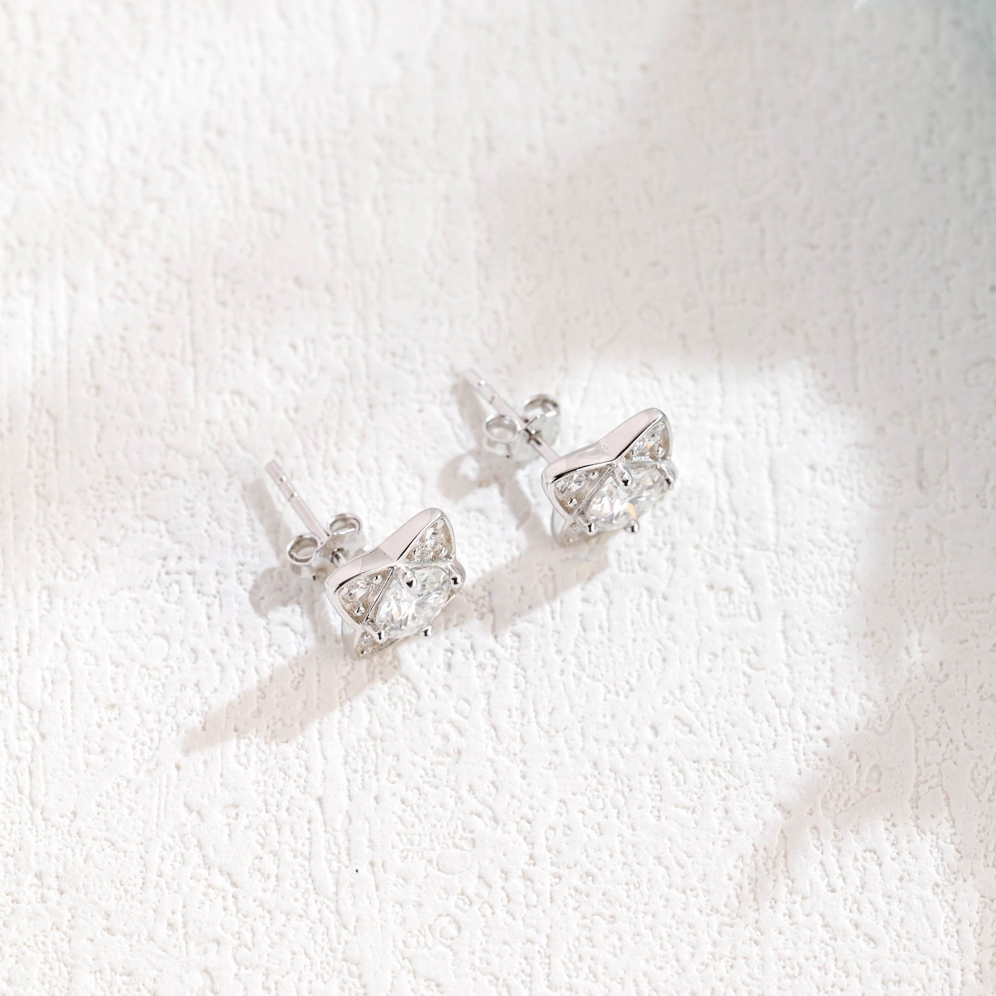 round-cut-four-leaf-clover-inspired-moissanite-earrings