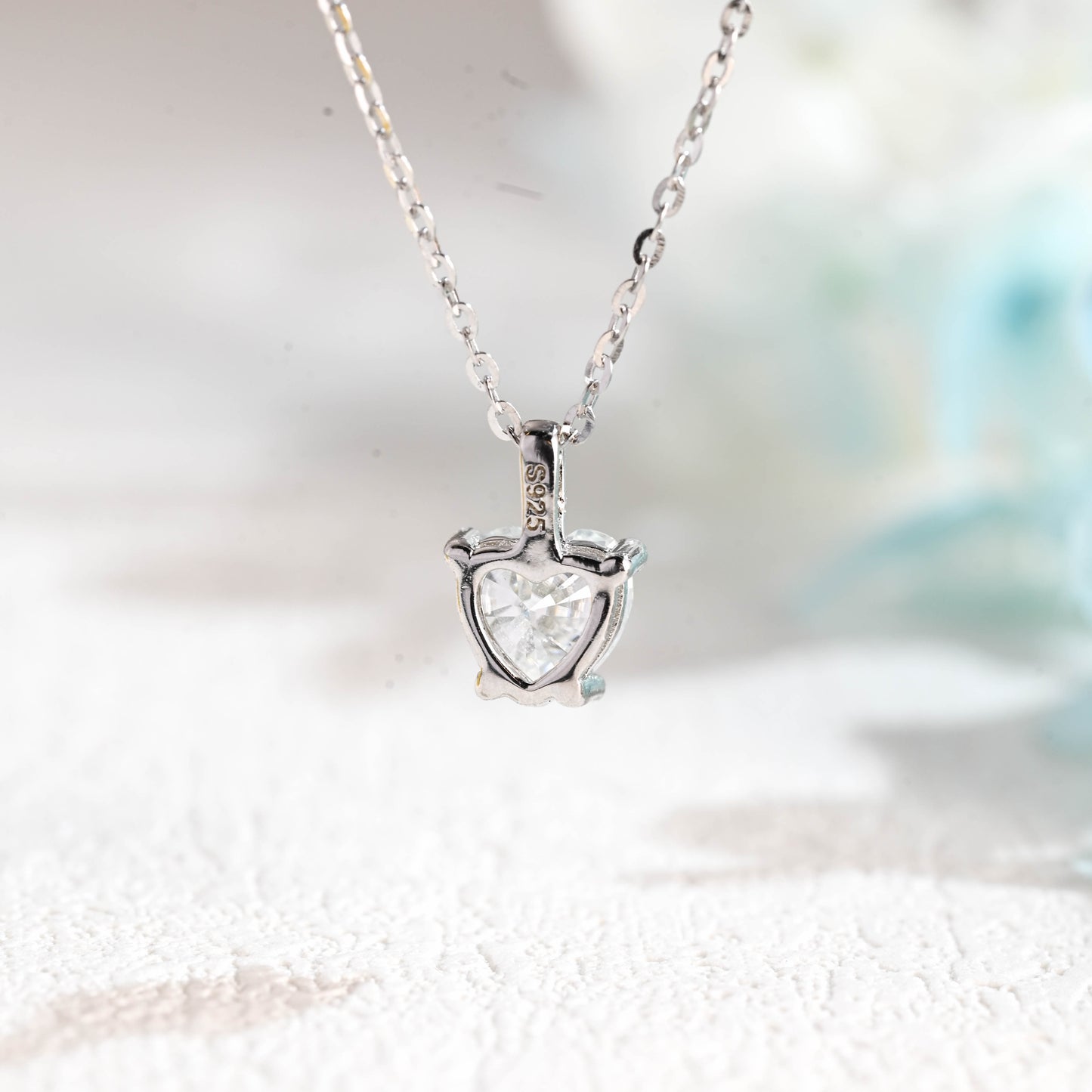 heart-shaped-moissanite-pendant-necklace-gifts-for-her