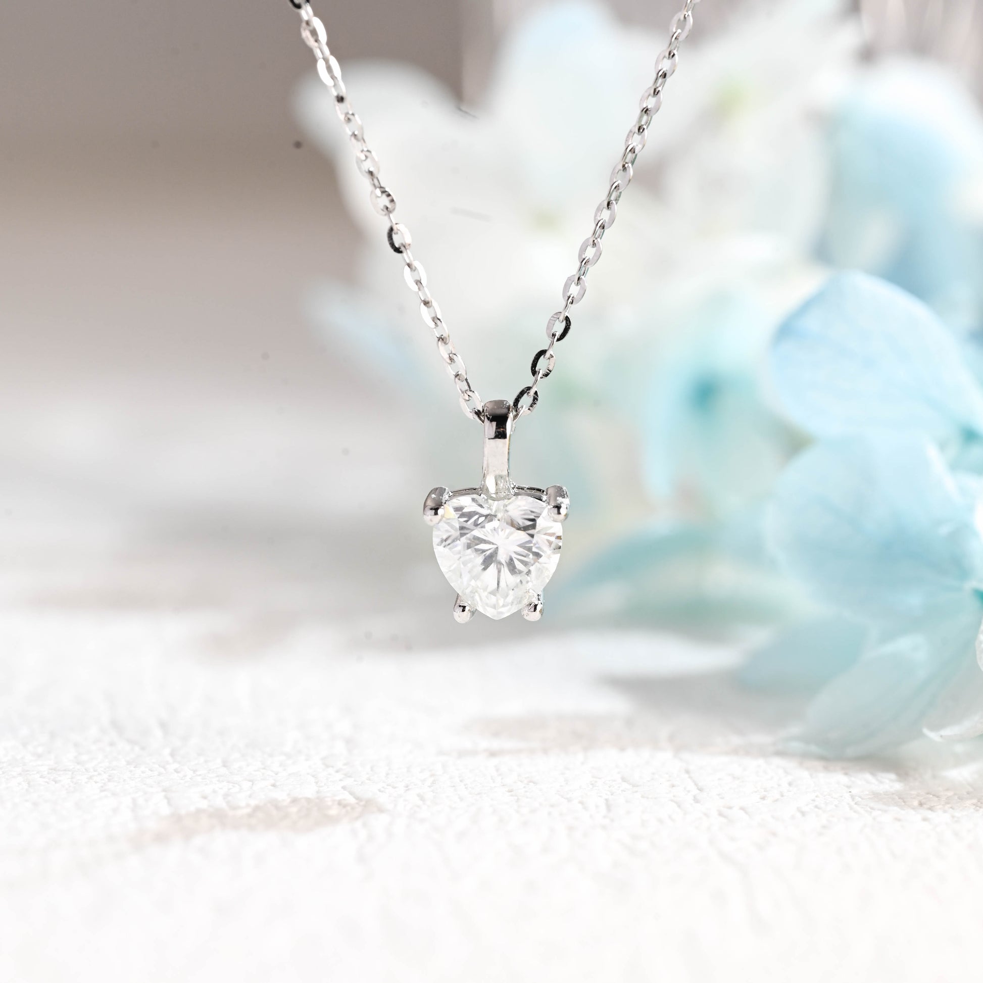 heart-shaped-moissanite-pendant-necklace-gifts-for-her