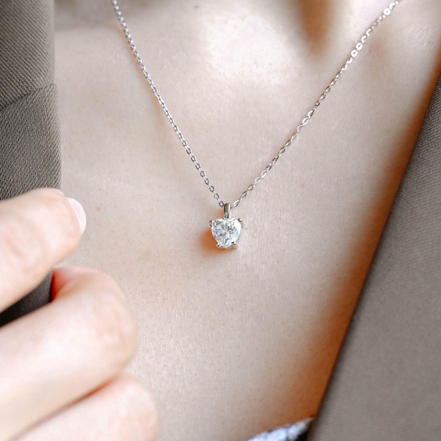 heart-shaped-moissanite-pendant-necklace-gifts-for-her