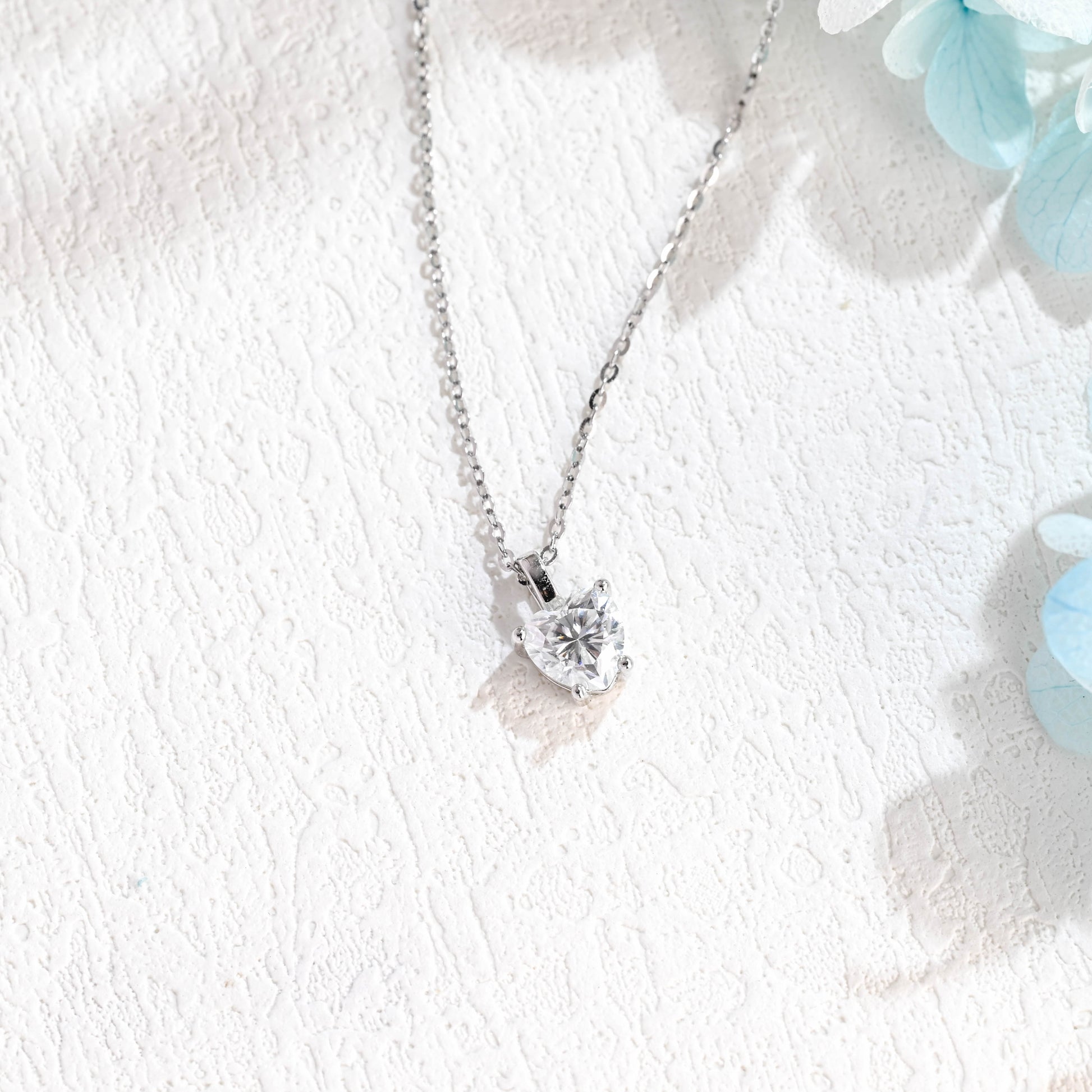 heart-shaped-moissanite-pendant-necklace-gifts-for-her