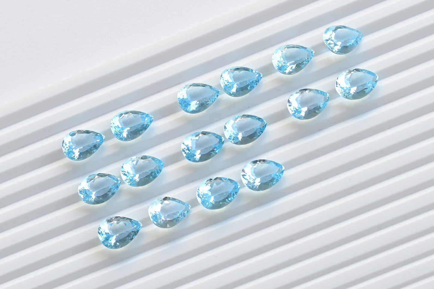 Natural Sky Blue Topaz Pear Gemstone for Birthstone Jewelry Making