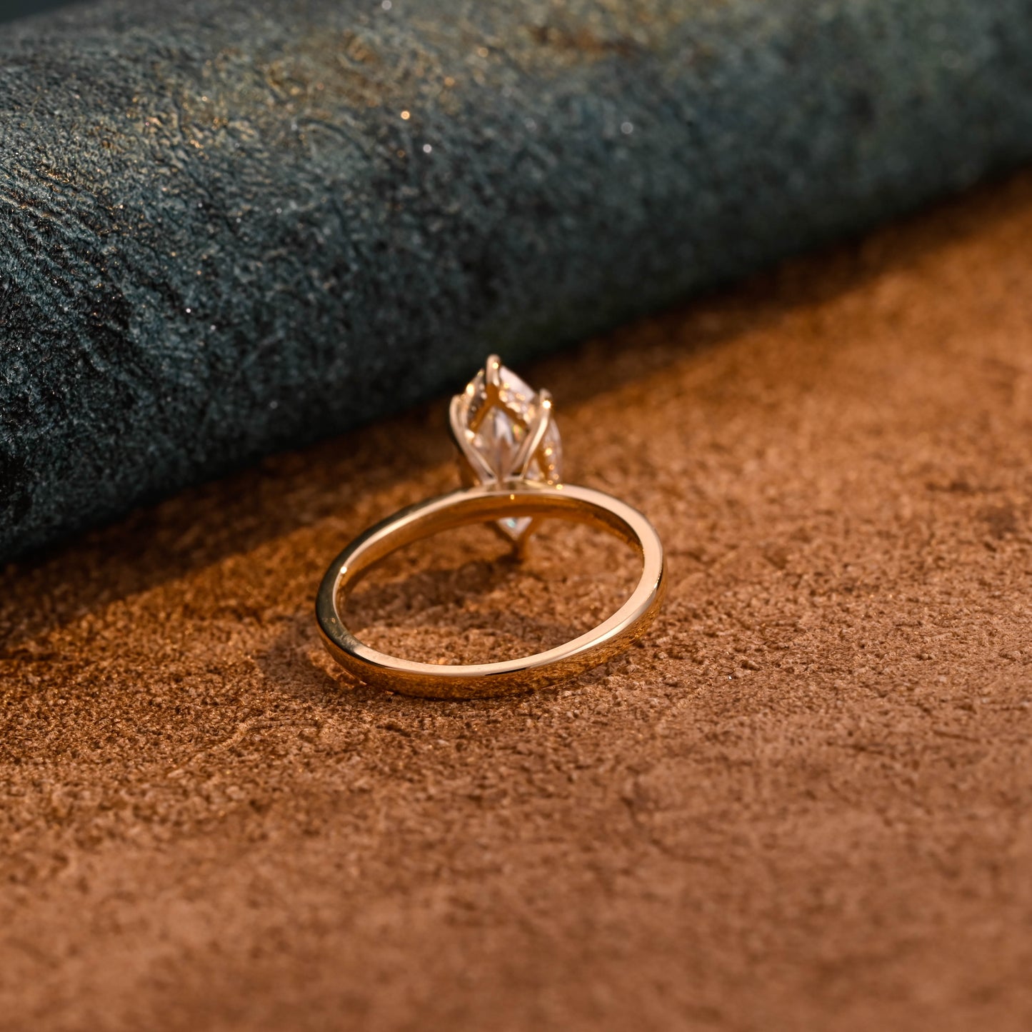 marquise-cut-lab-grown-diamond-engagement-ring-wedding-ring