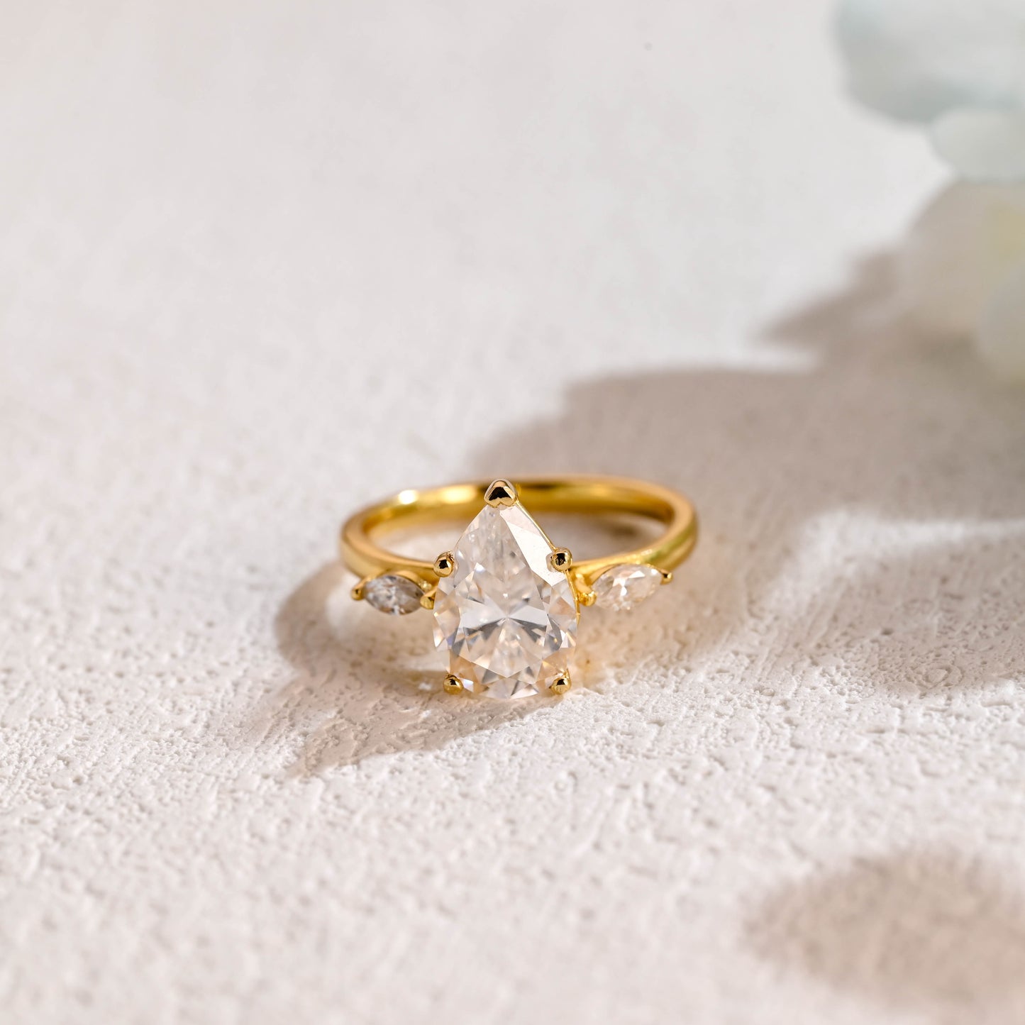 pear-cut-moissanite-wedding-ring-engagement-ring