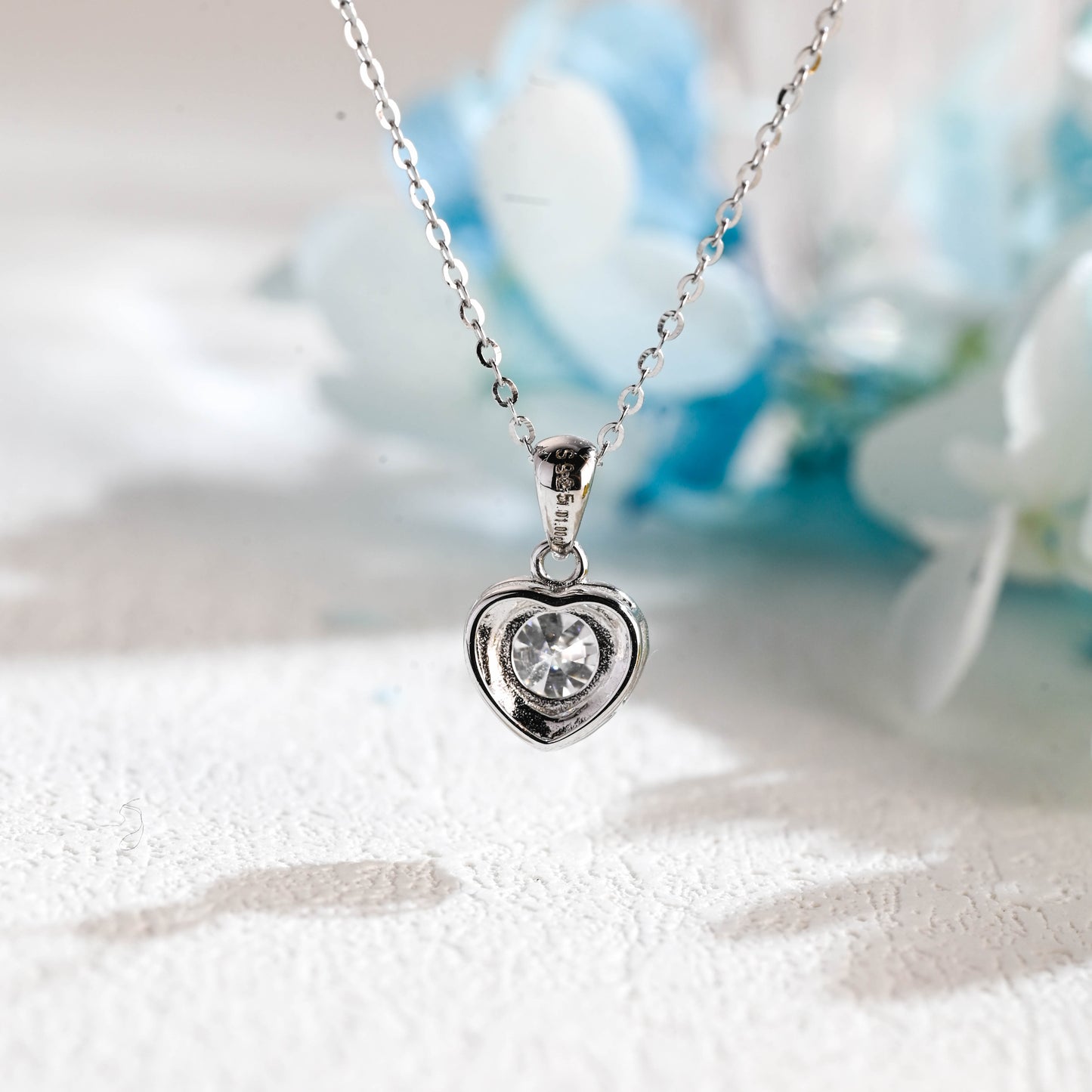 round-cut-moissanite-pendant-heart-shaped-necklace