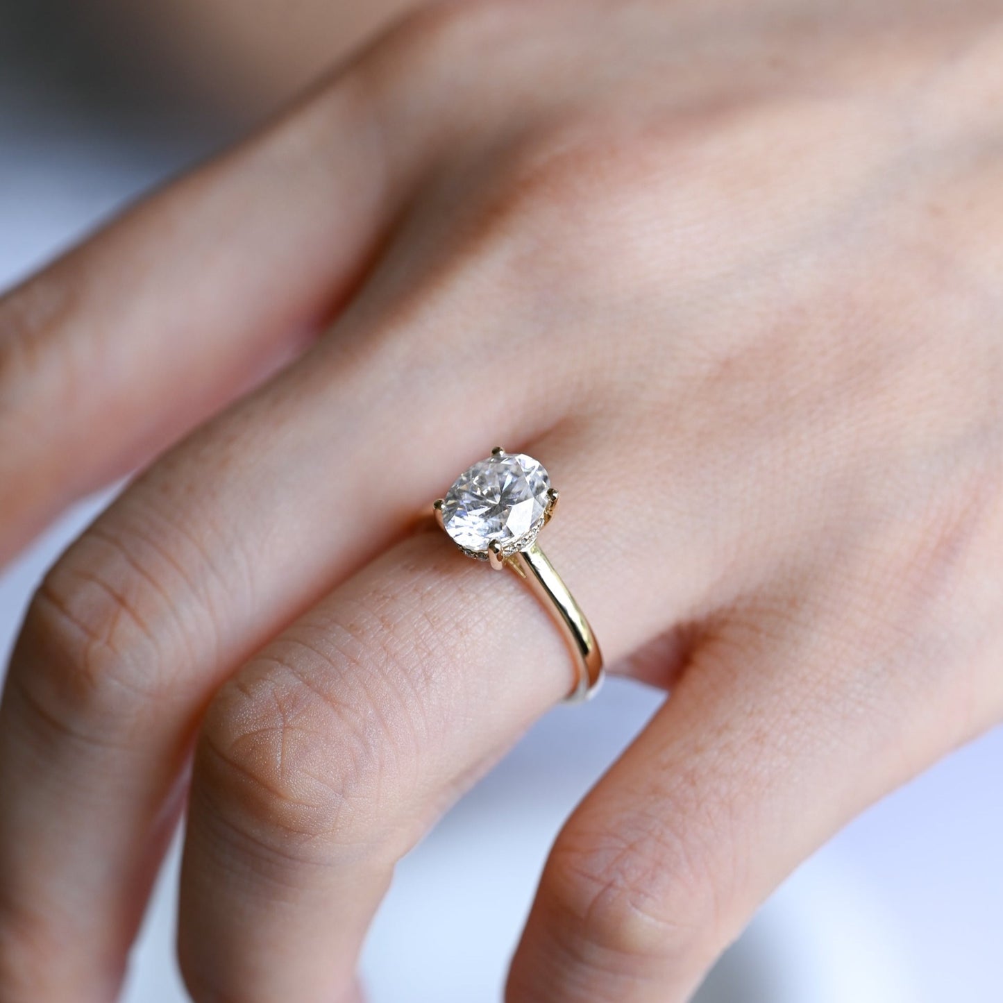 oval-cut-lab-grown-diamond-wedding-engagement-ring