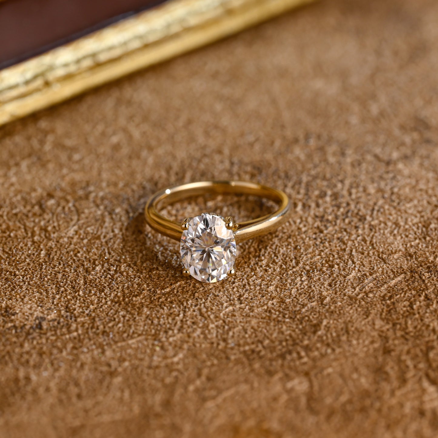 oval-cut-lab-grown-diamond-wedding-engagement-ring