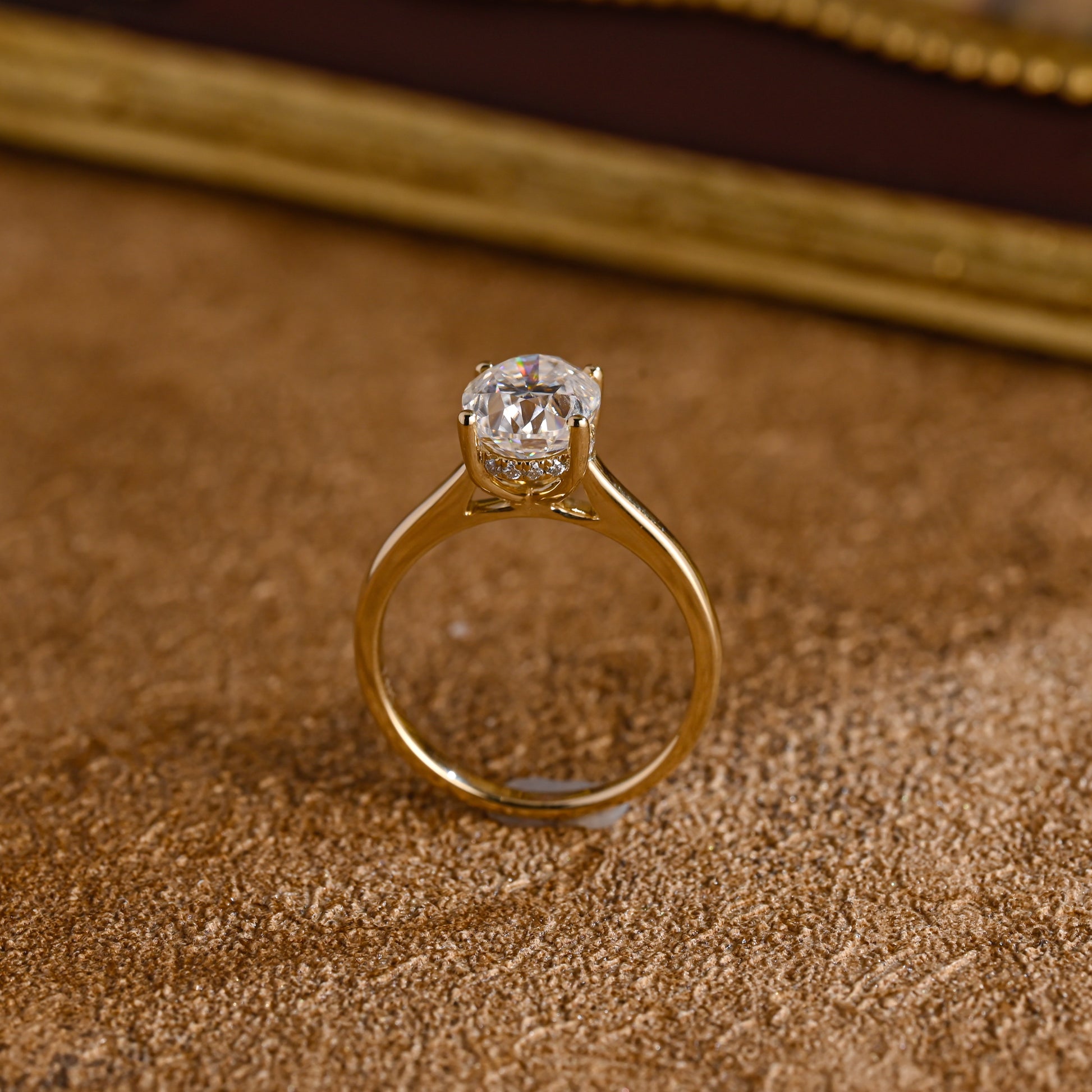 oval-cut-lab-grown-diamond-wedding-engagement-ring