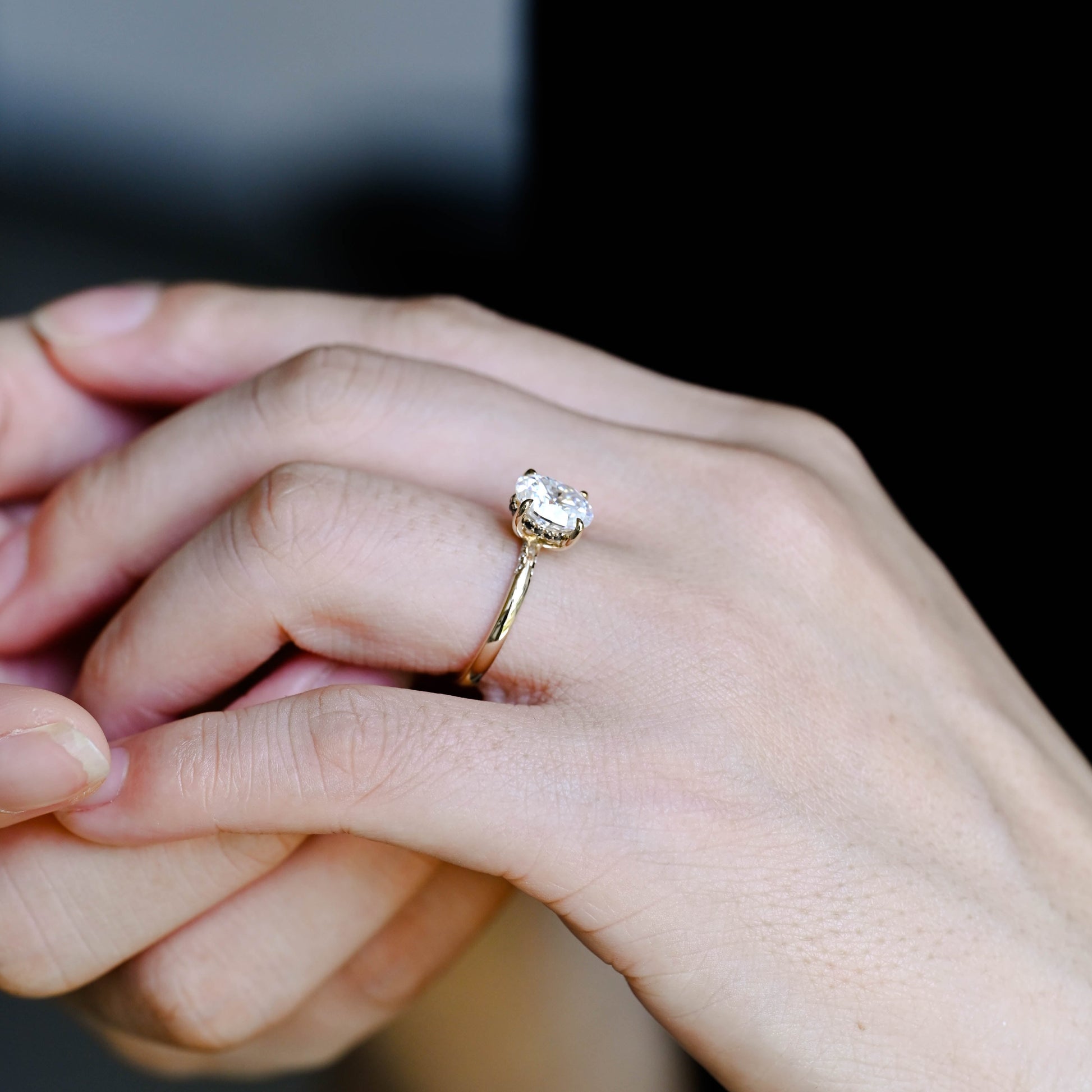 oval-cut-lab-grown-diamond-engagement-ring-wedding-ring