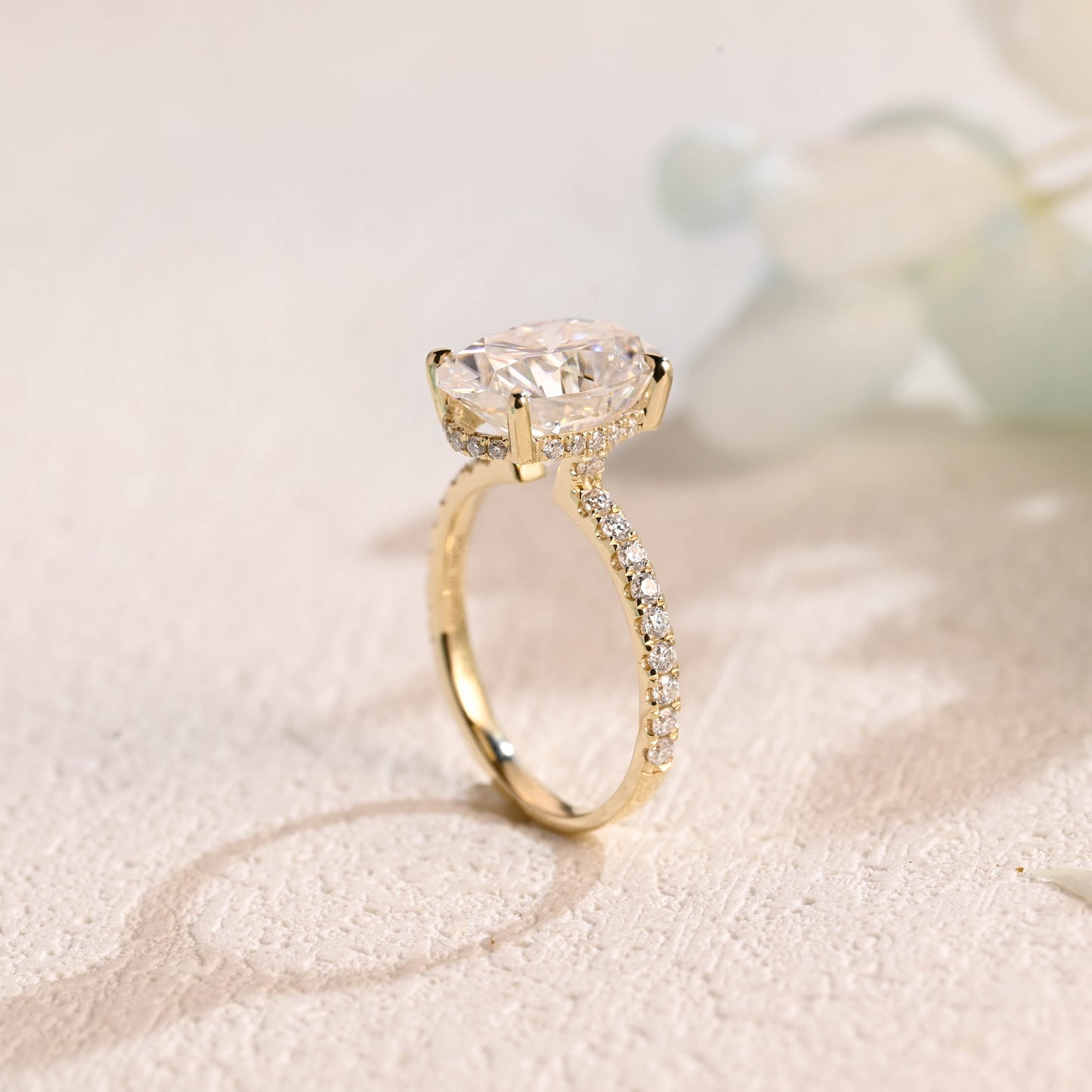 oval-cut-moissanite-engagement-ring-wedding-ring