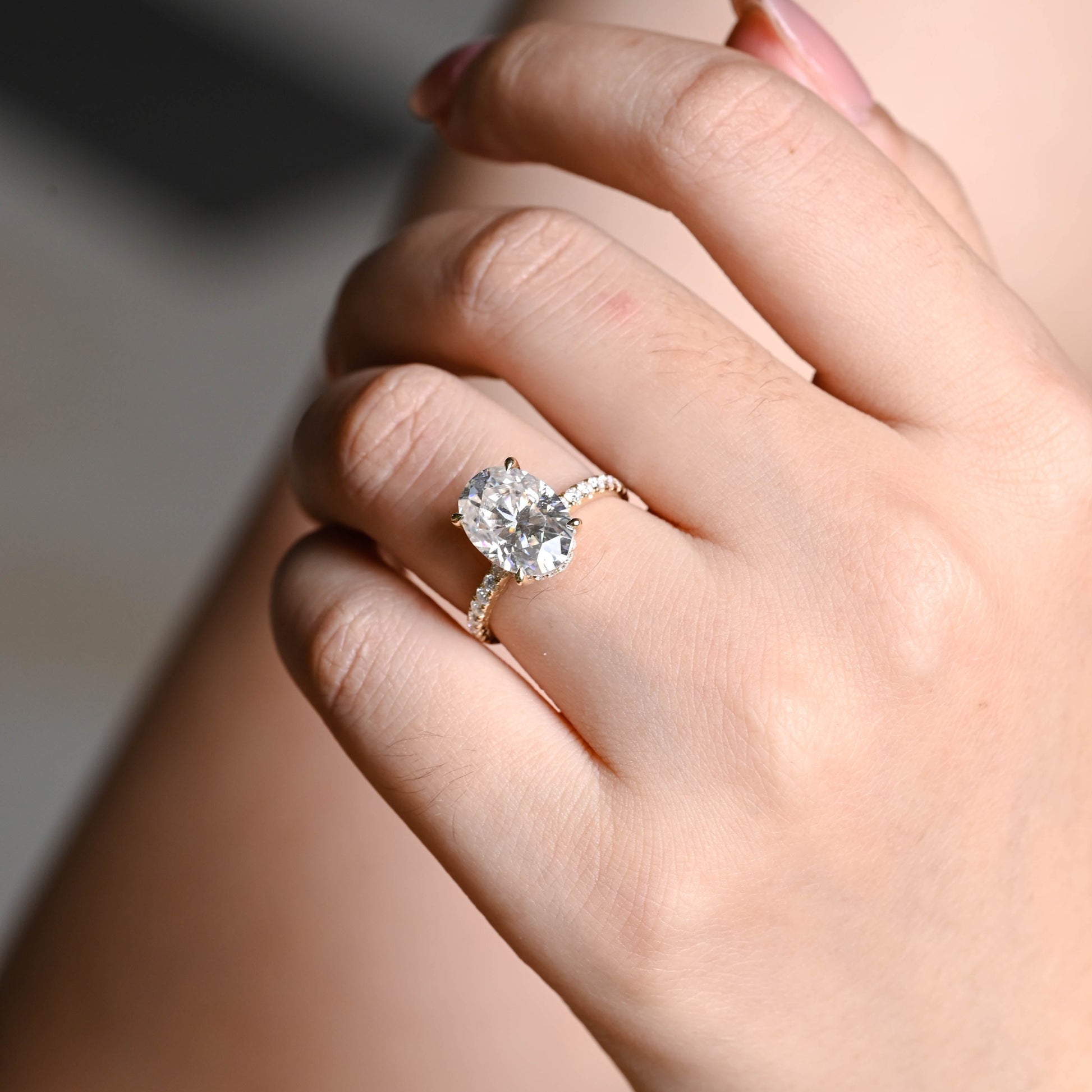 oval-cut-moissanite-engagement-ring-wedding-ring