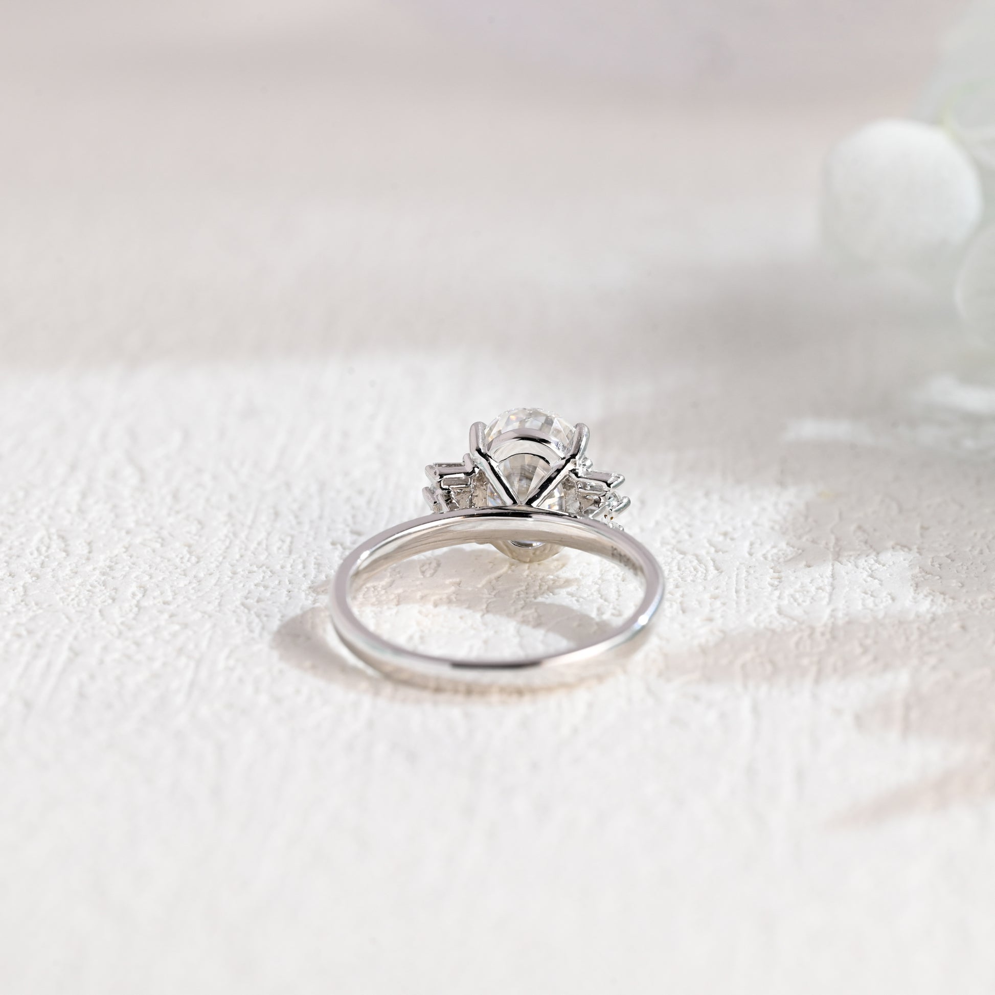 oval-cut-moissanite-engagement-ring-promise-ring-wedding-ring