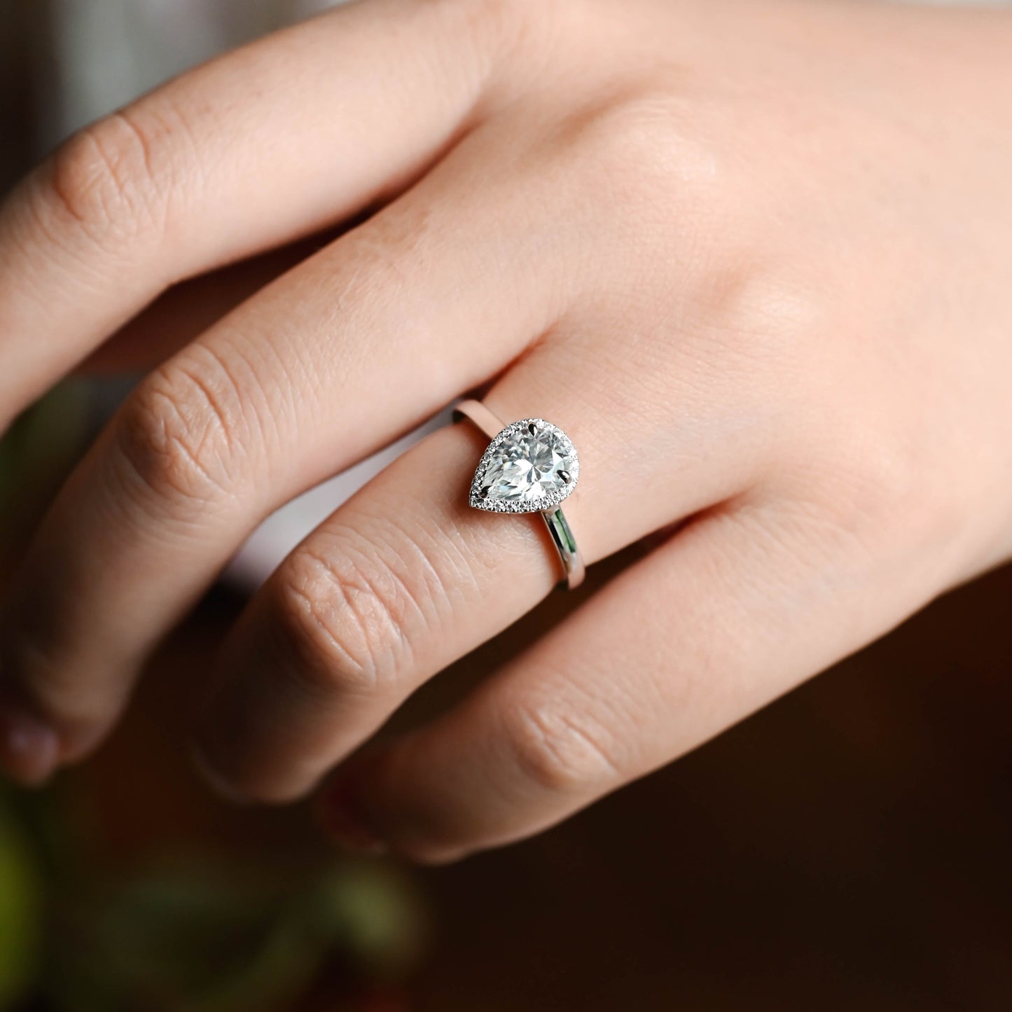 pear-cut-lab-grown-diamond-engagement-ring-wedding-ring-halo-ring