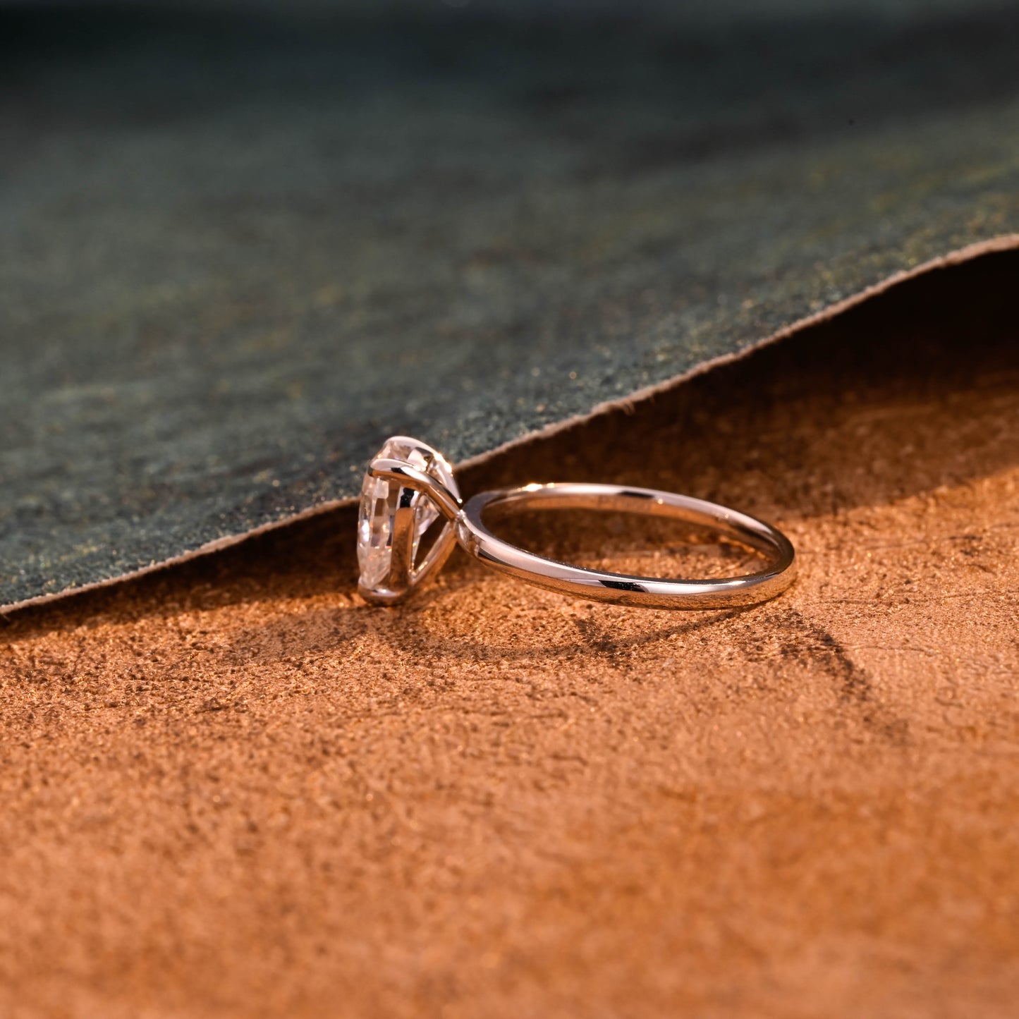 pear-cut-lab-grown-diamond-wedding-engagement-ring