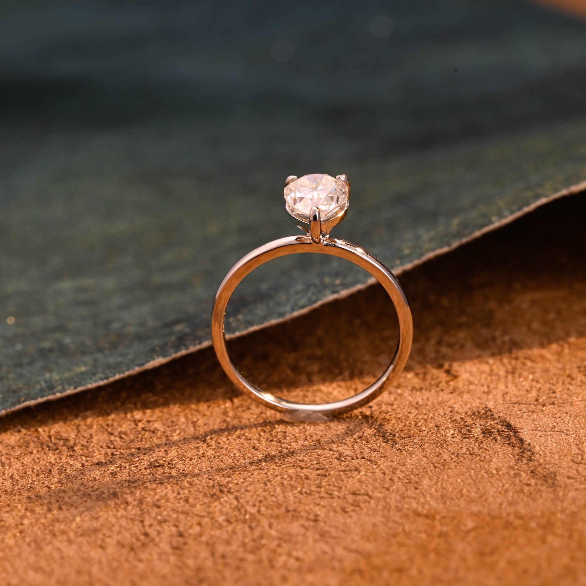 pear-cut-lab-grown-diamond-wedding-engagement-ring