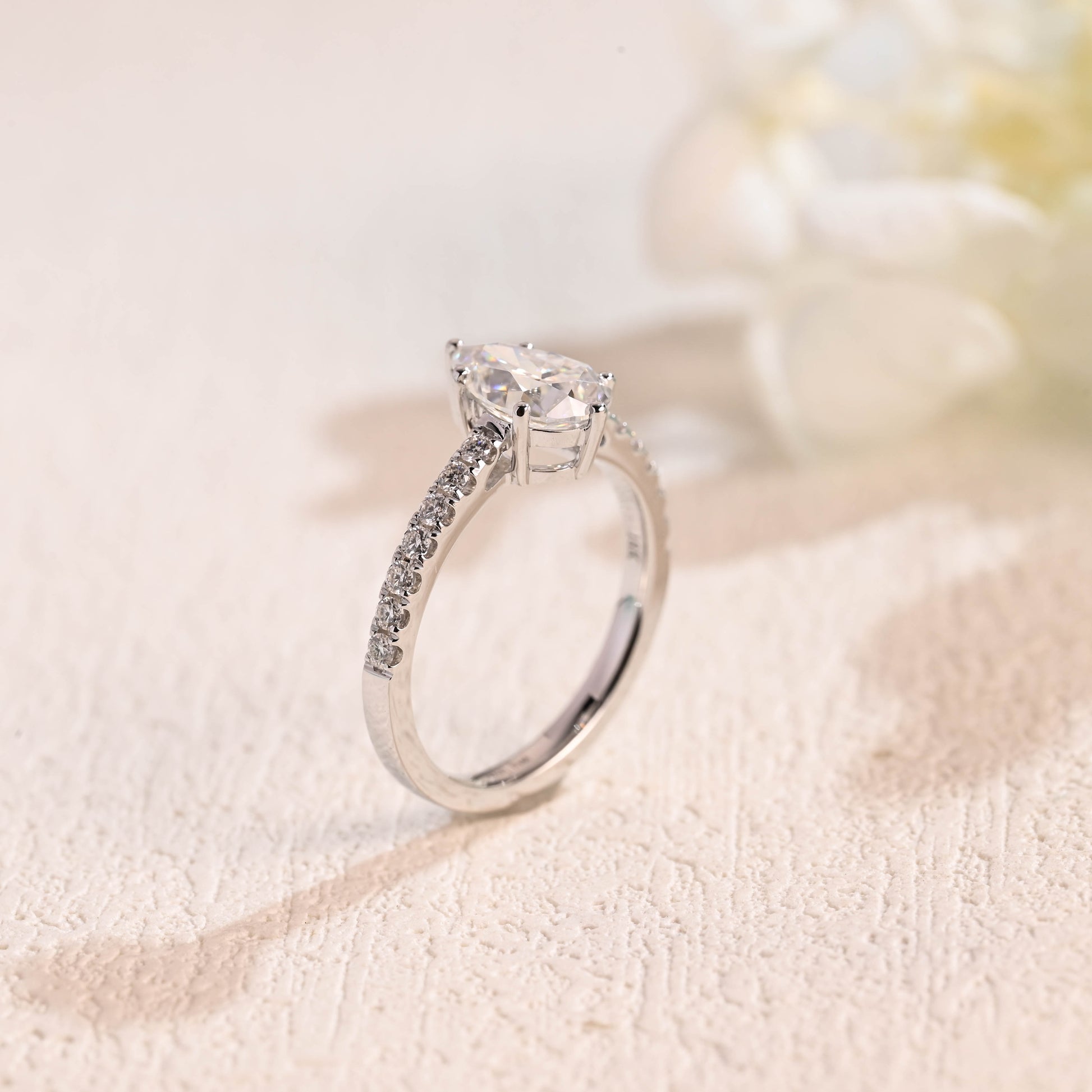 pear-cut-wedding-engagement-ring-moissanite-ring