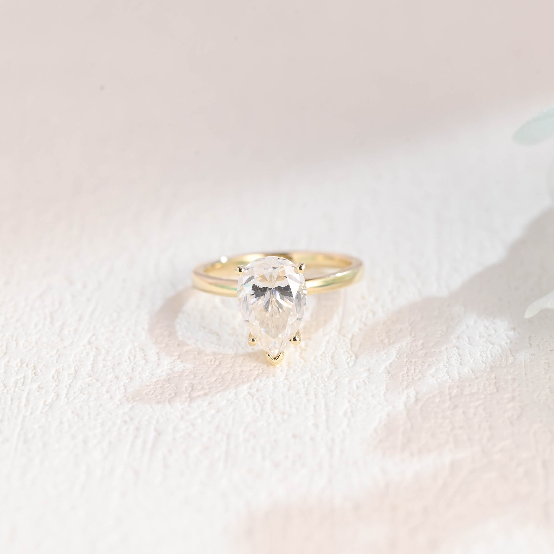 pear-cut-moissanite-engagement-ring-wedding-ring-solitaire-ring