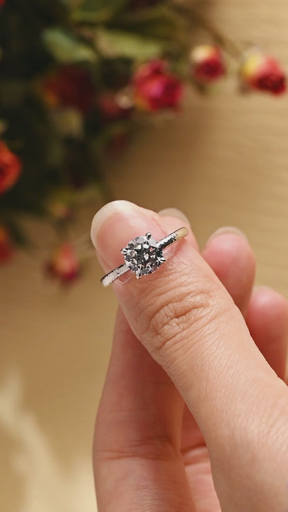 Solid Gold Hammered Round Cut Lab Diamond Engagement Ring | D VS1 IGI Certified