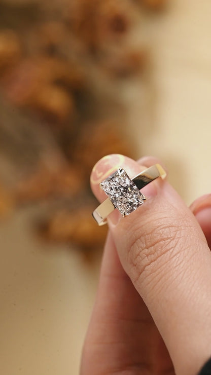 Solid Gold Tulip Setting Radiant Cut Lab Diamond Engagement Ring | D Color VS1 IGI Certified