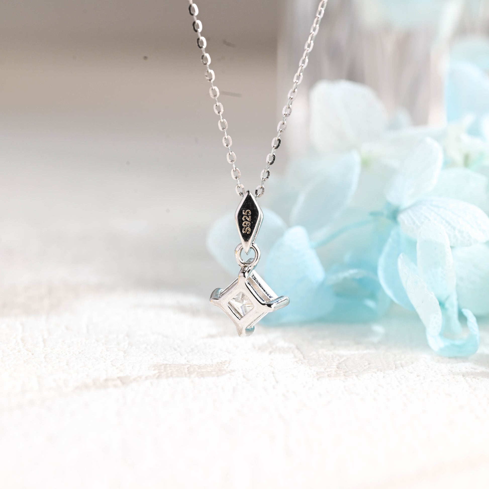 princess-cut-moissanite-pendant-necklace-minimalist-style-gifts