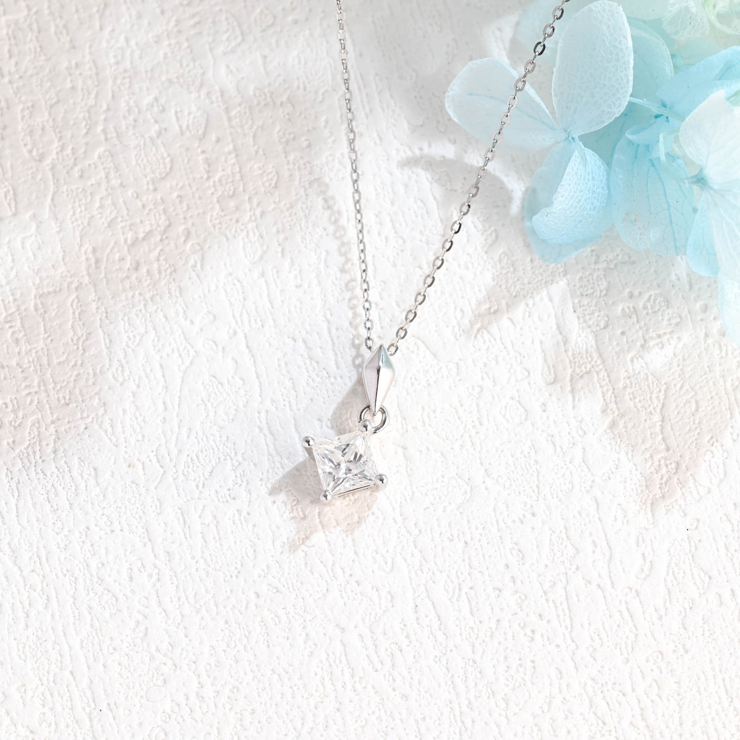 princess-cut-moissanite-pendant-necklace-minimalist-style-gifts