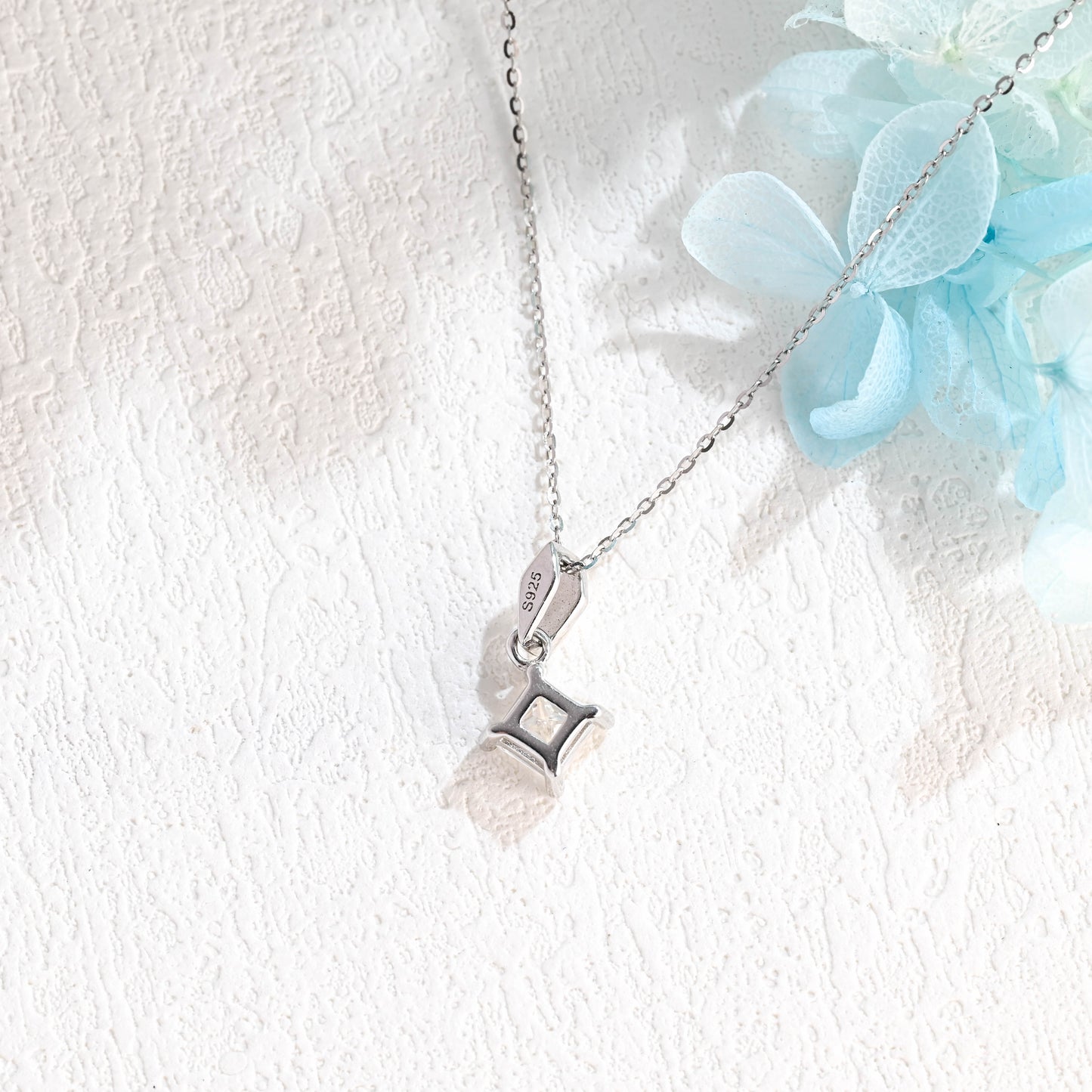 princess-cut-moissanite-pendant-necklace-minimalist-style-gifts