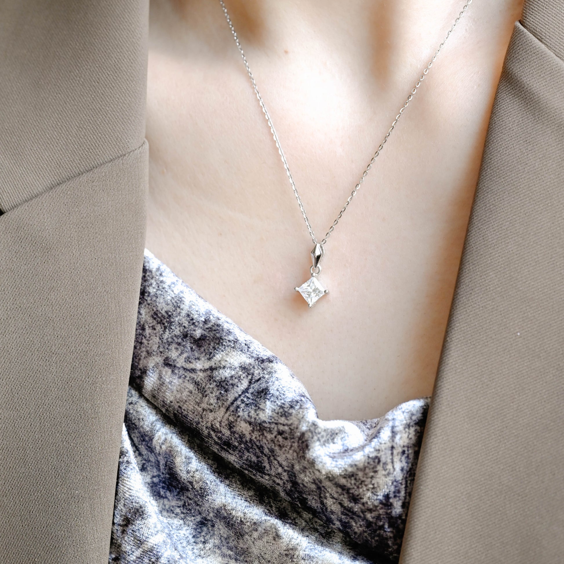 princess-cut-moissanite-pendant-necklace-minimalist-style-gifts