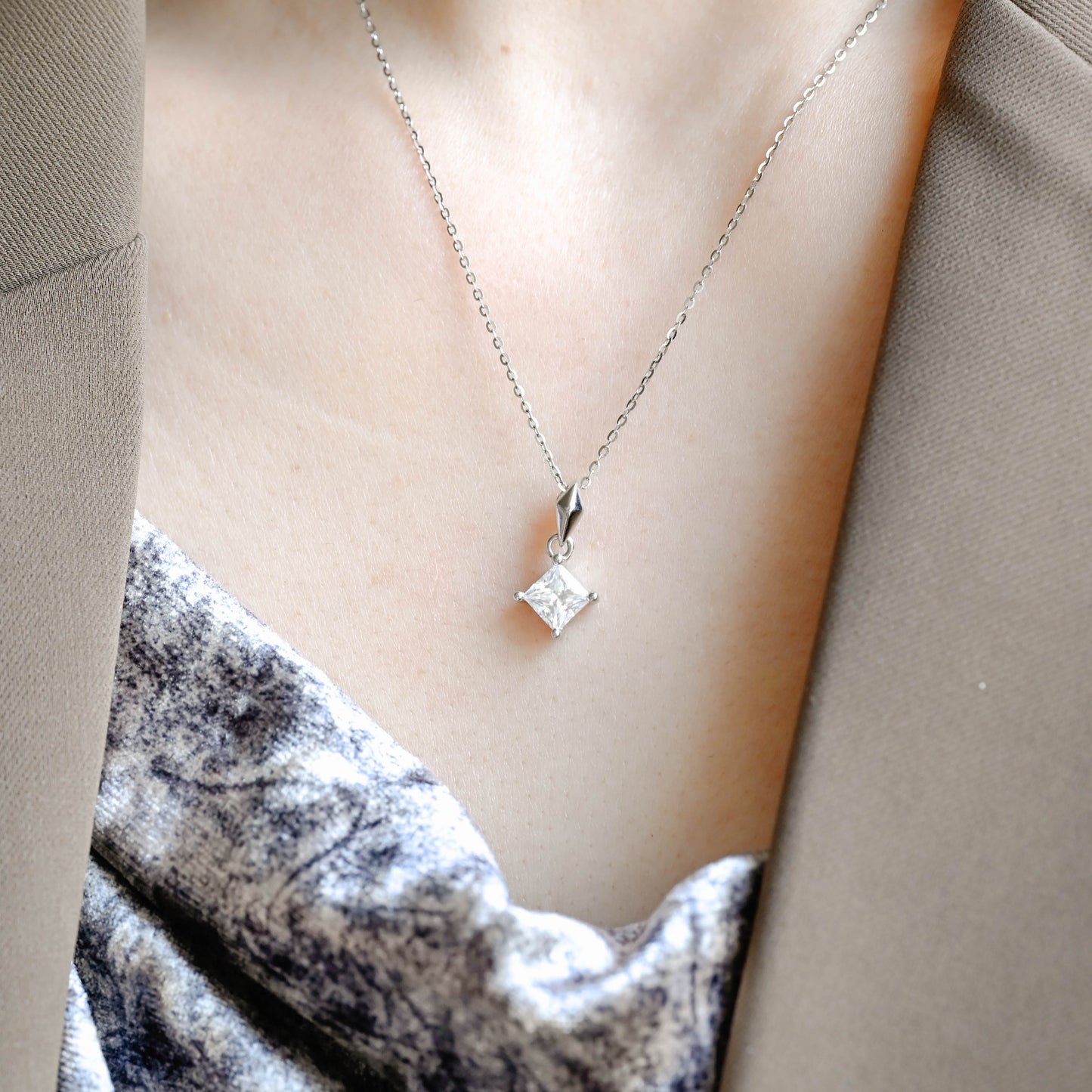 princess-cut-moissanite-pendant-necklace-minimalist-style-gifts