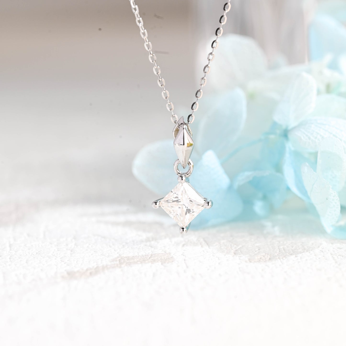 princess-cut-moissanite-pendant-necklace-minimalist-style-gifts