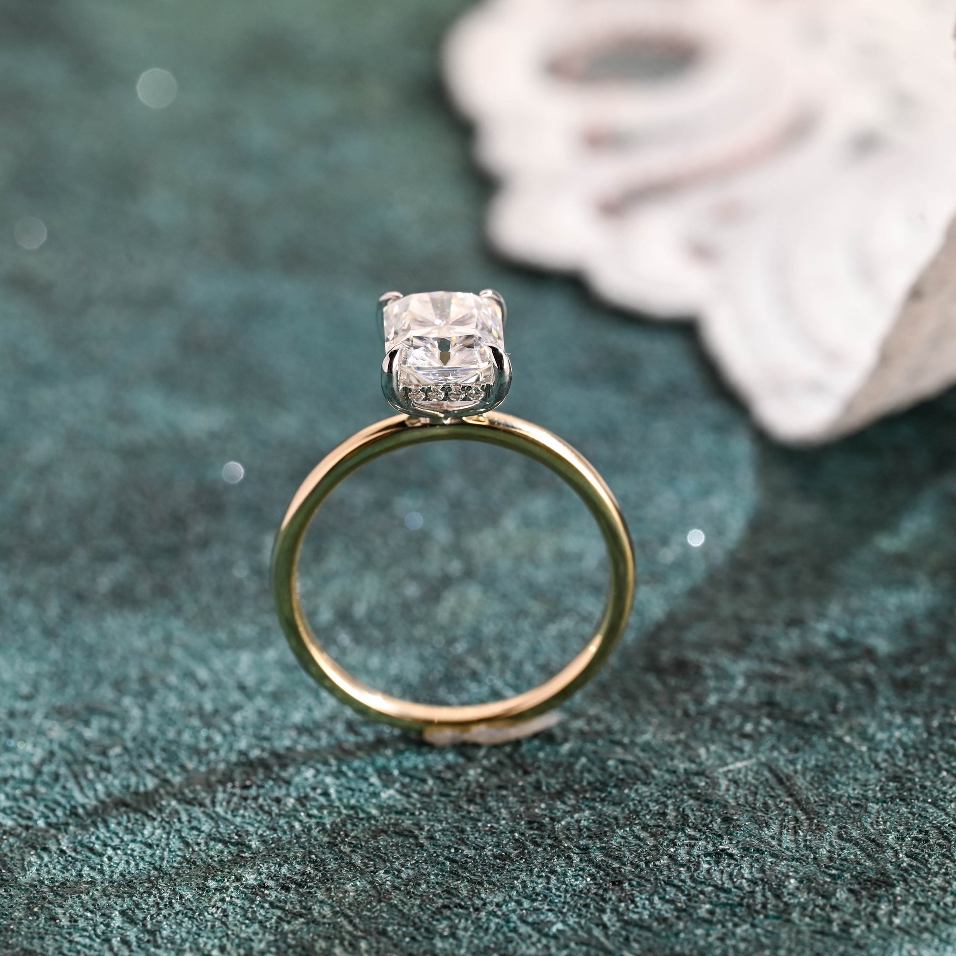 radiant-cut-lab-grown-diamond-engagement-ring-two-tone-wedding-ring