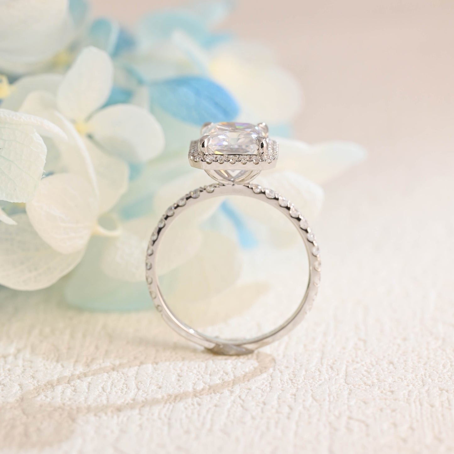 radiant-cut-moissanite-engagement-ring-halo-wedding-ring