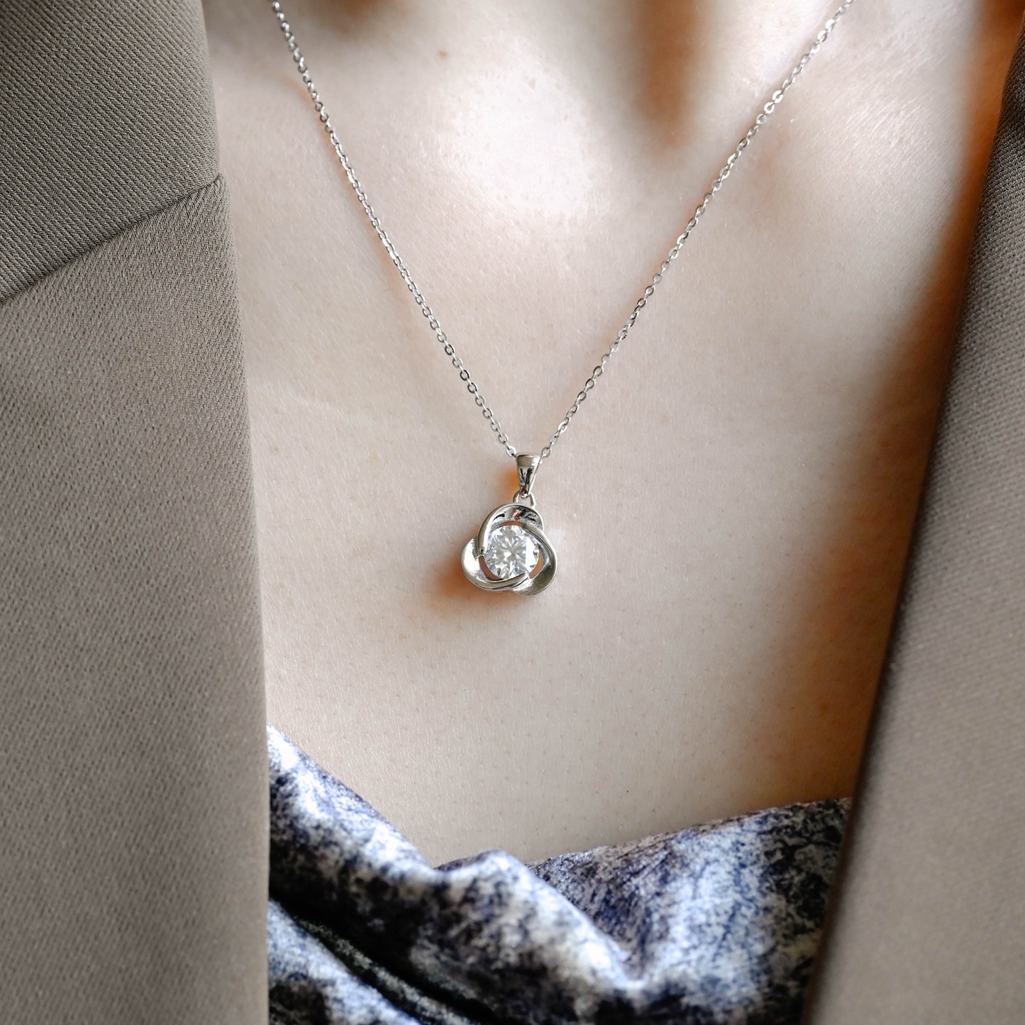 lucky-clover-moissanite-necklace-pendant