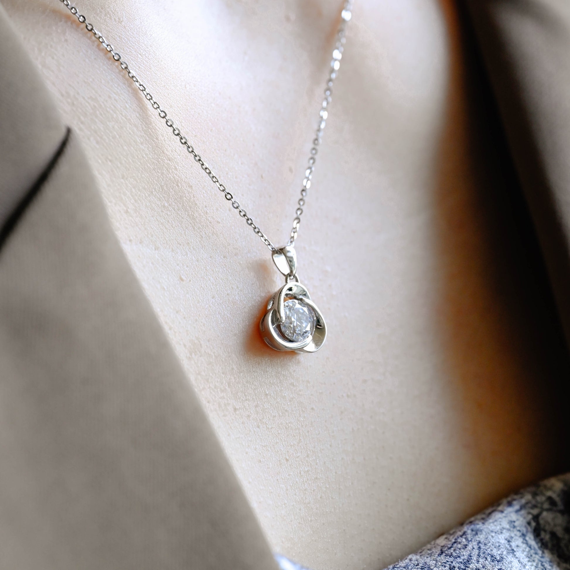 lucky-clover-moissanite-necklace-pendant