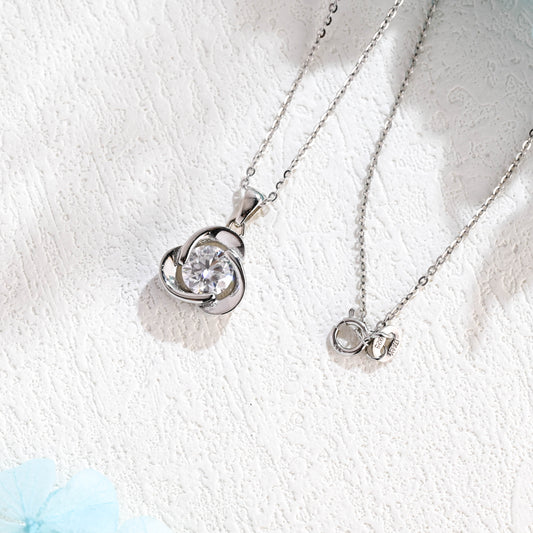 lucky-clover-moissanite-necklace-pendant