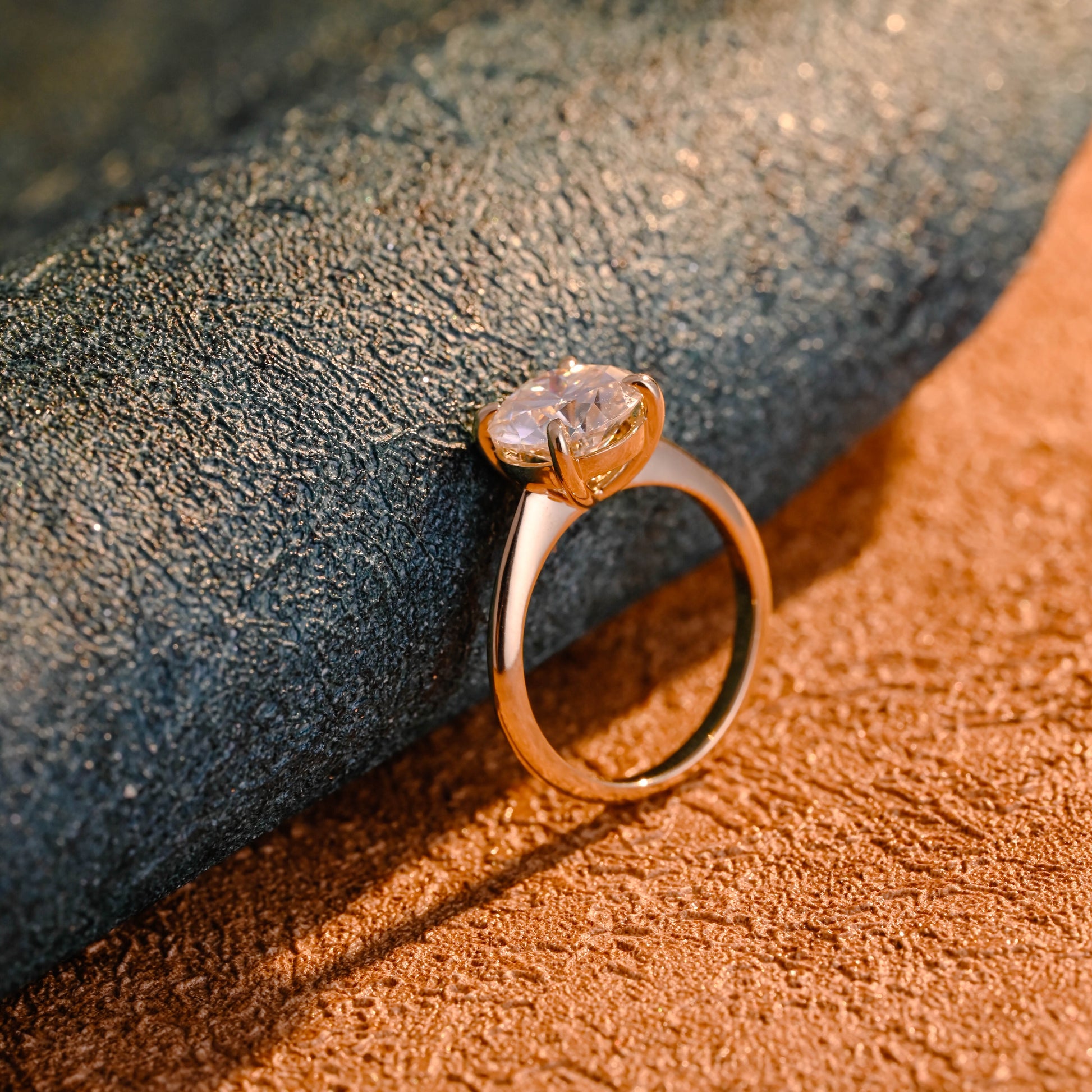 round-cut-lab-grown-diamond-wedding-ring-engagement-bridal-ring