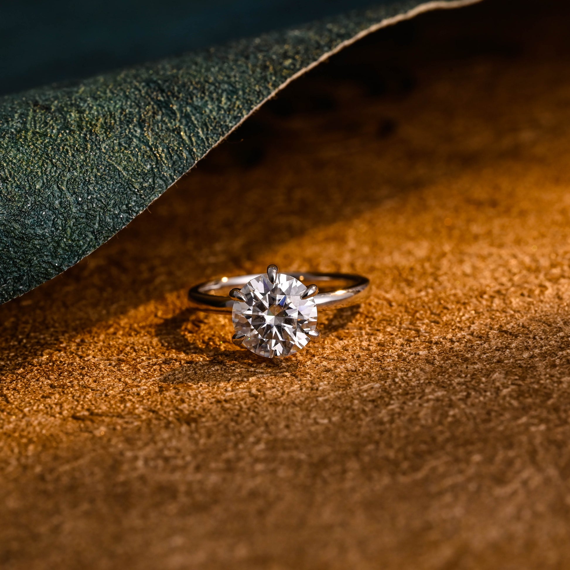 hidden-halo-round-cut-lab-grown-diamond-wedding-engagement-ring