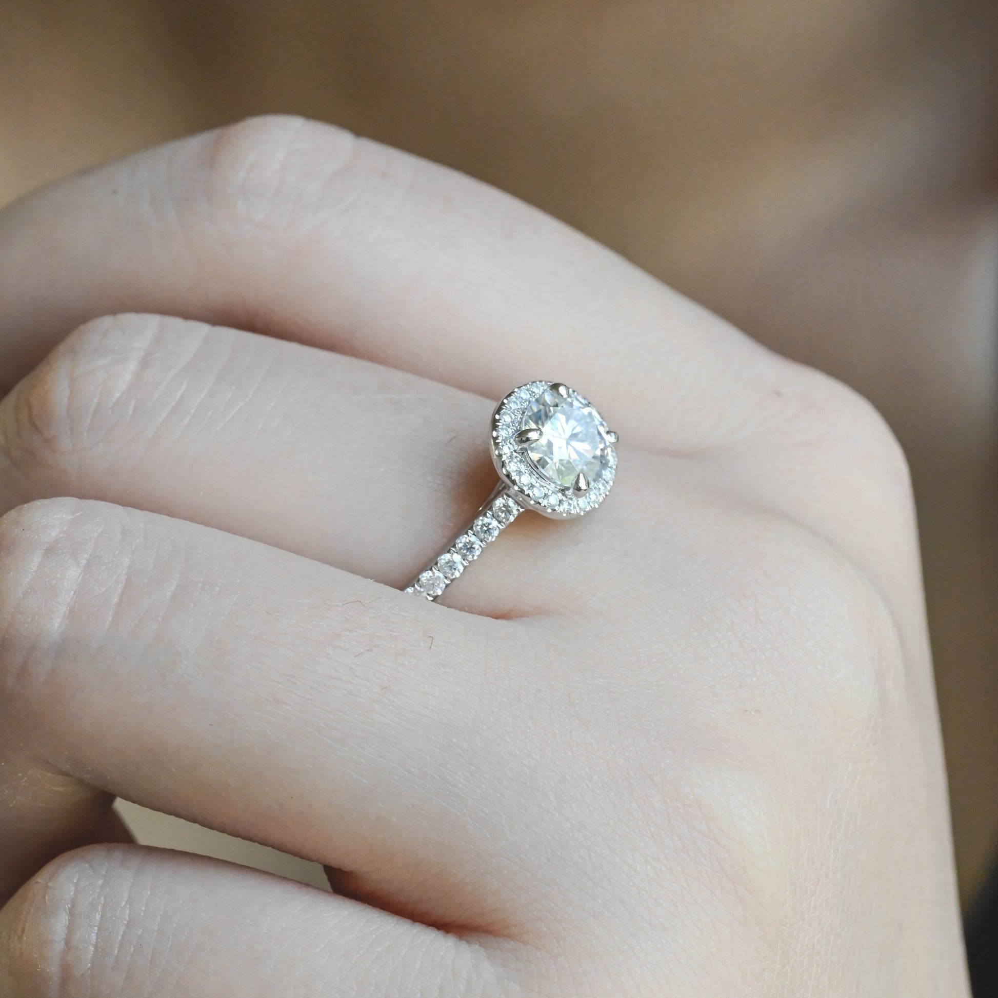 round-cut-lab-grown-diamond-engagement-wedding-ring