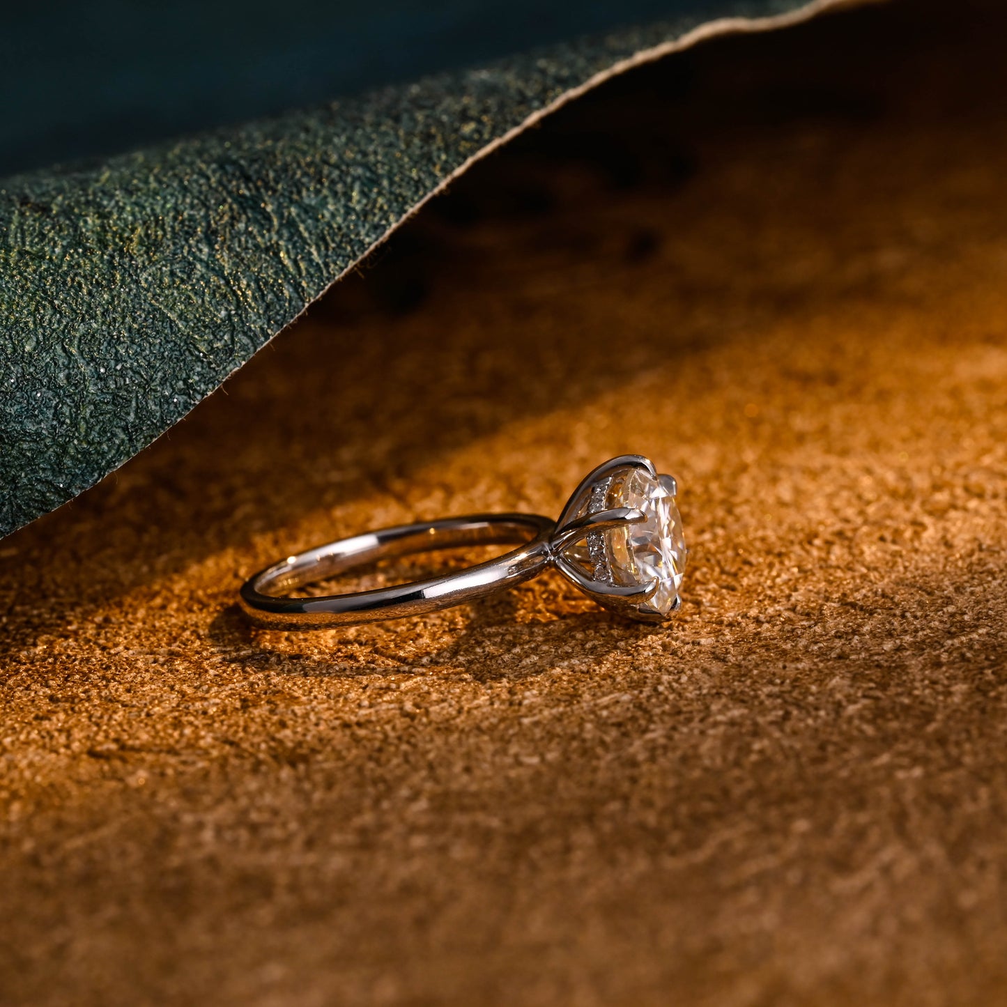 hidden-halo-round-cut-lab-grown-diamond-wedding-engagement-ring