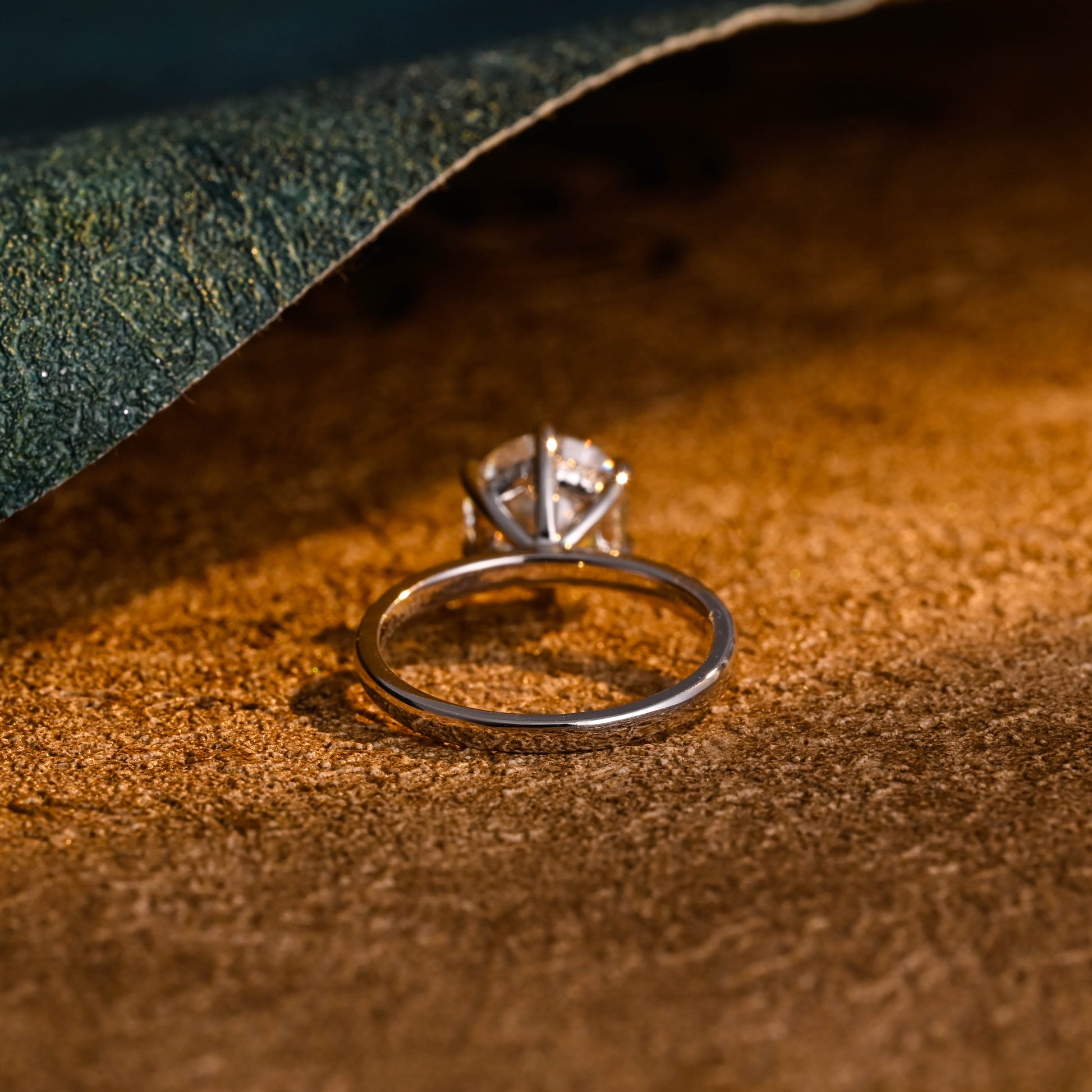 hidden-halo-round-cut-lab-grown-diamond-wedding-engagement-ring