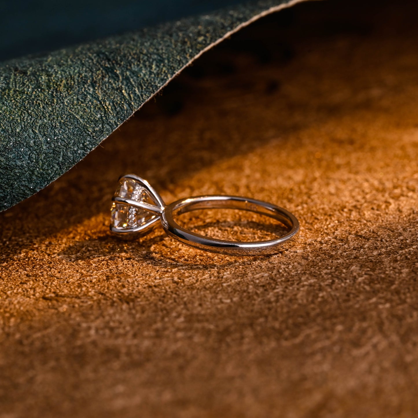 hidden-halo-round-cut-lab-grown-diamond-wedding-engagement-ring