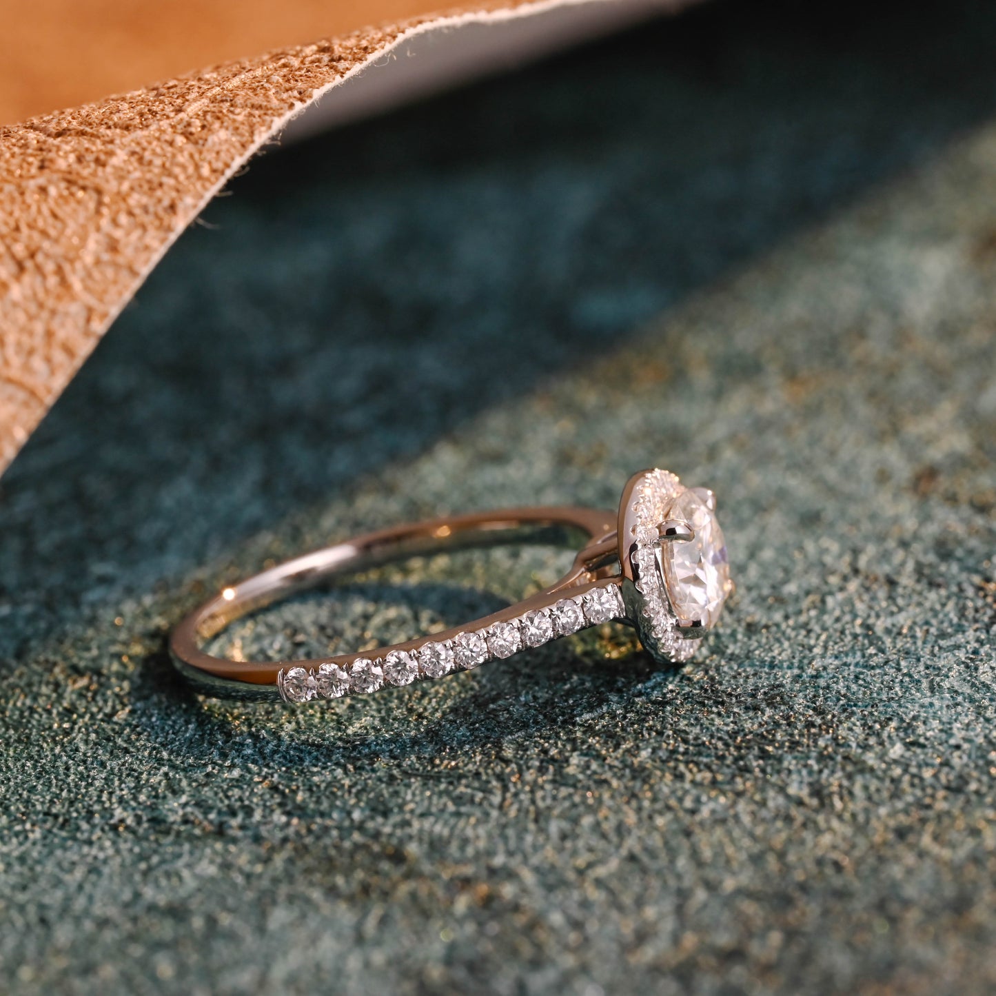 round-cut-lab-grown-diamond-engagement-wedding-ring