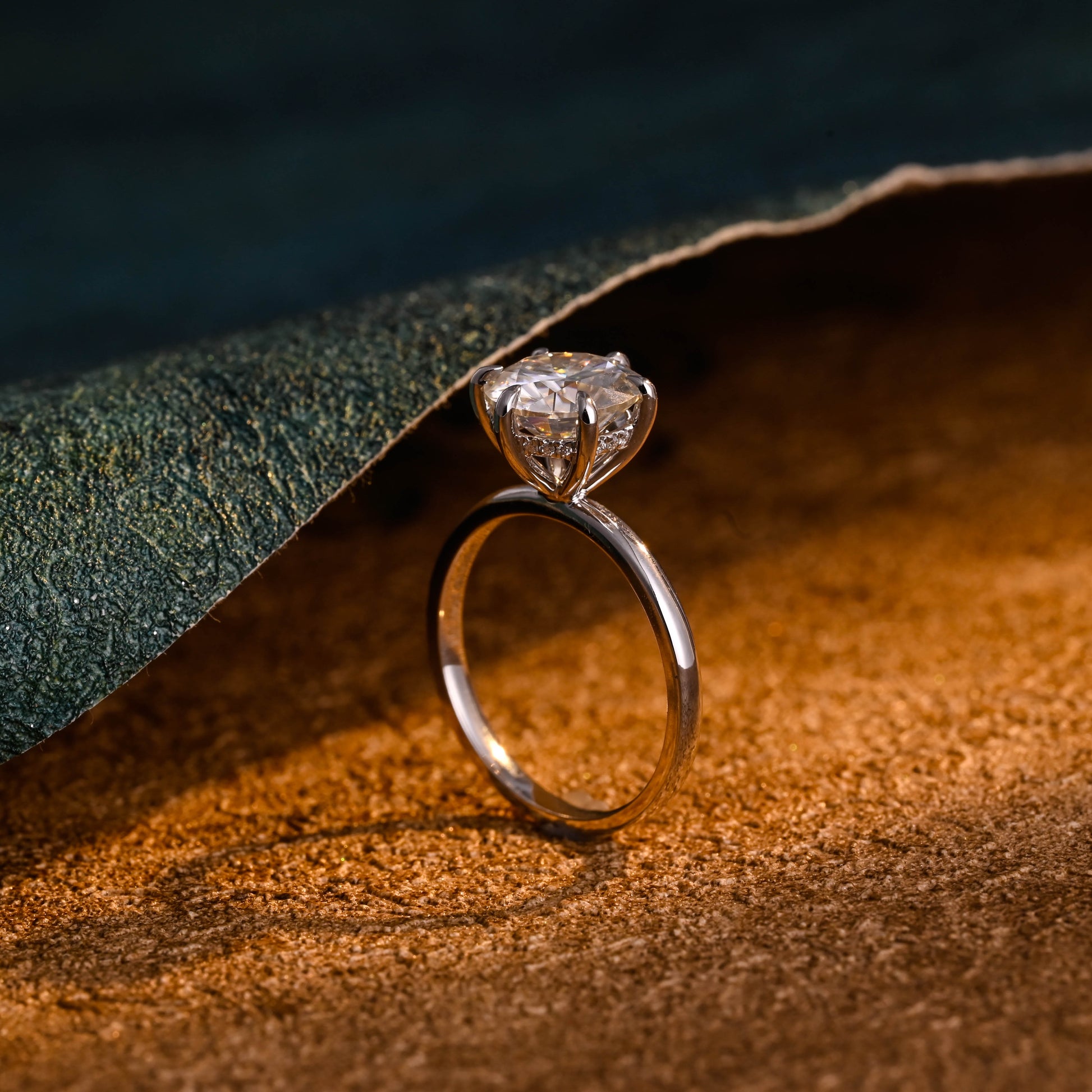 hidden-halo-round-cut-lab-grown-diamond-wedding-engagement-ring