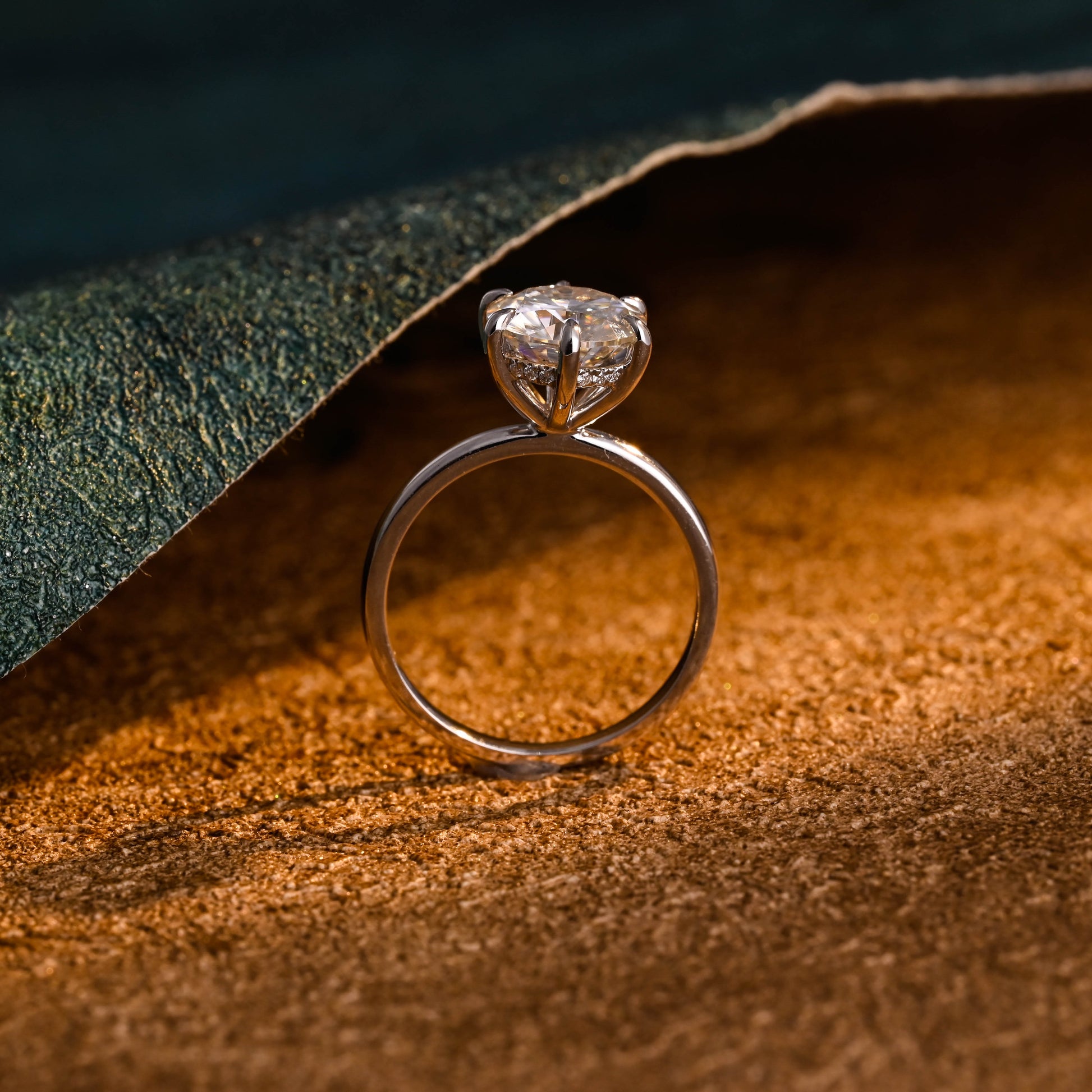 hidden-halo-round-cut-lab-grown-diamond-wedding-engagement-ring